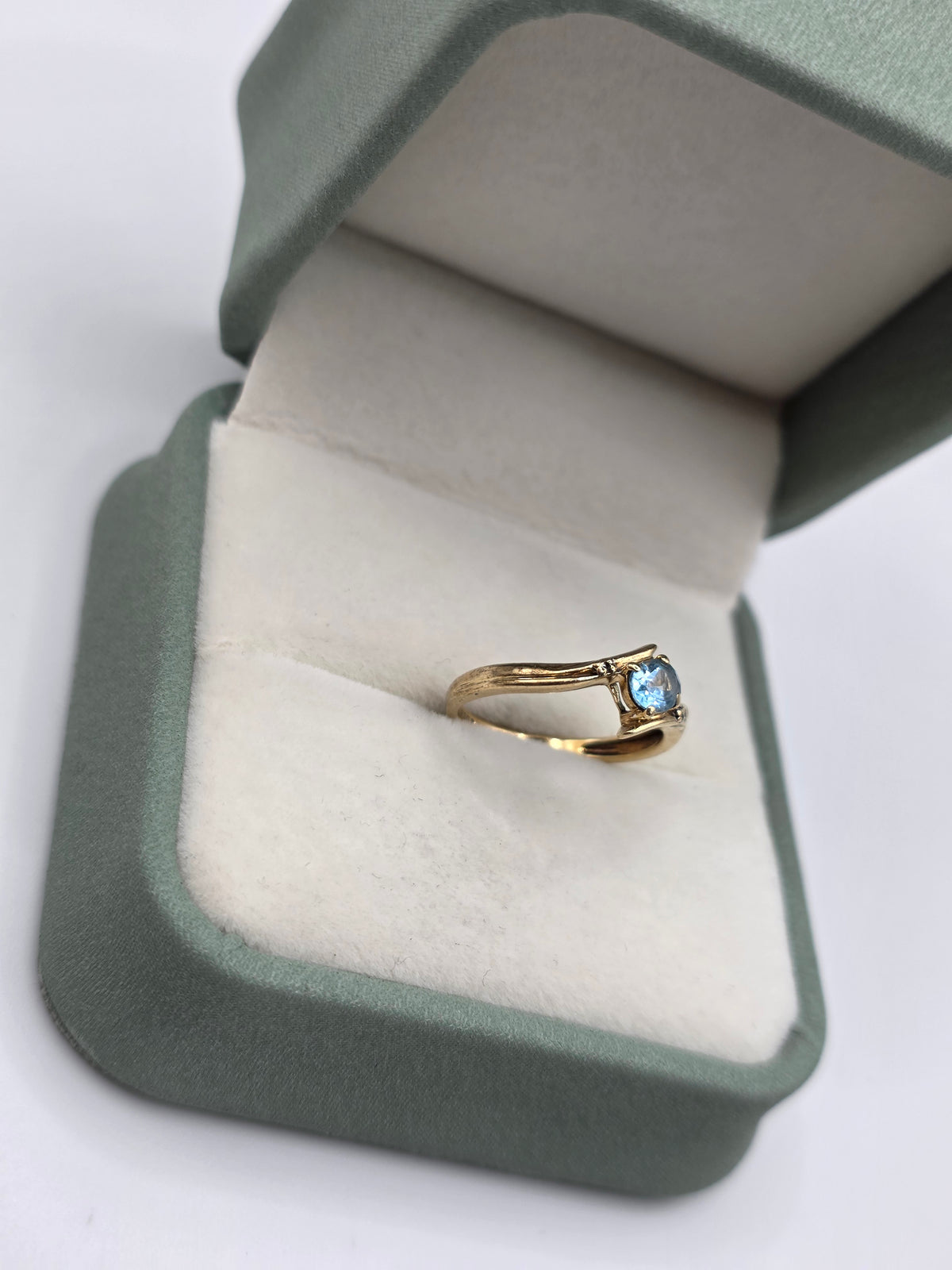 9ct gold topaz ring
