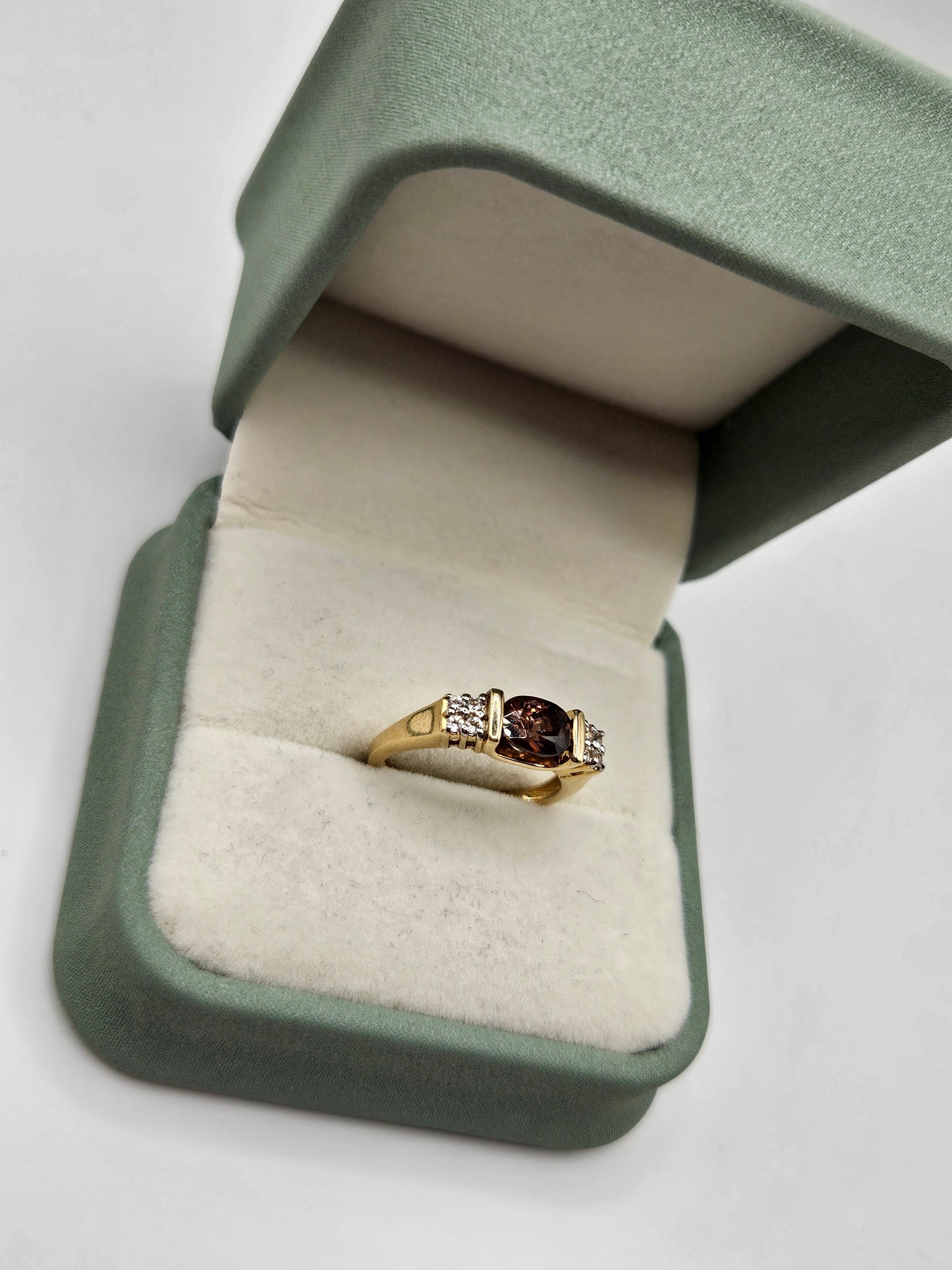 9ct gold quartz and zircon ring