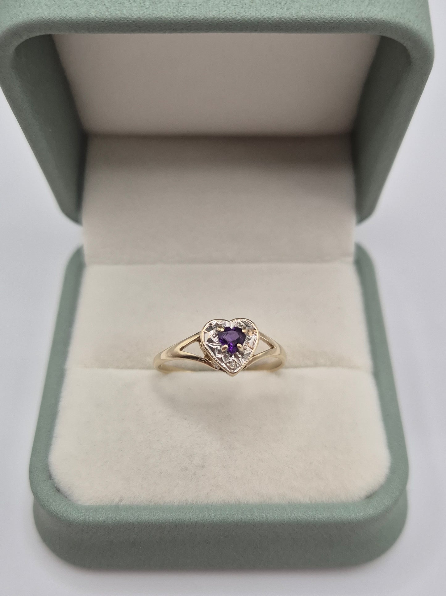 9ct gold amethyst heart ring