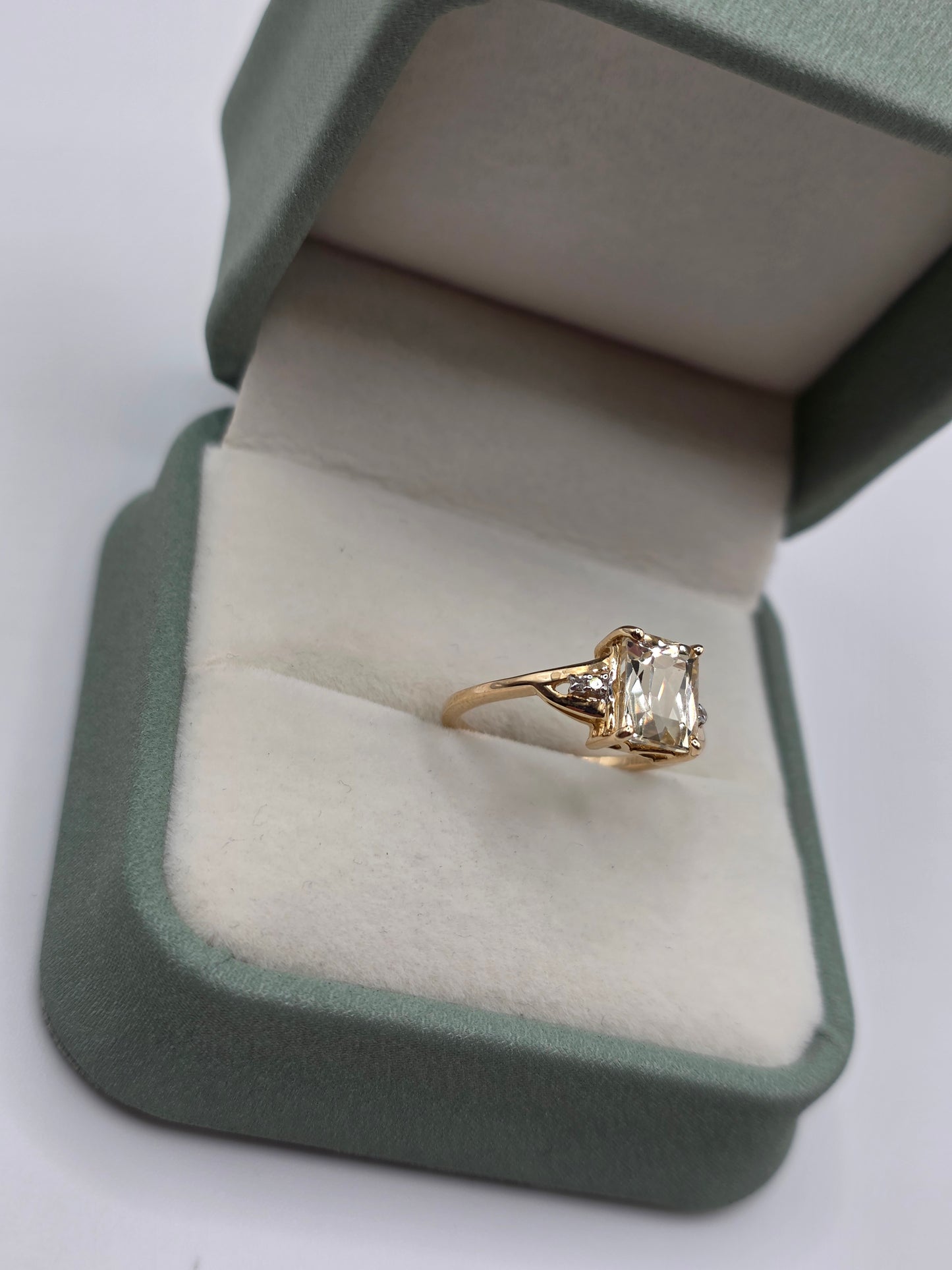 9ct gold quartz and diamond ring