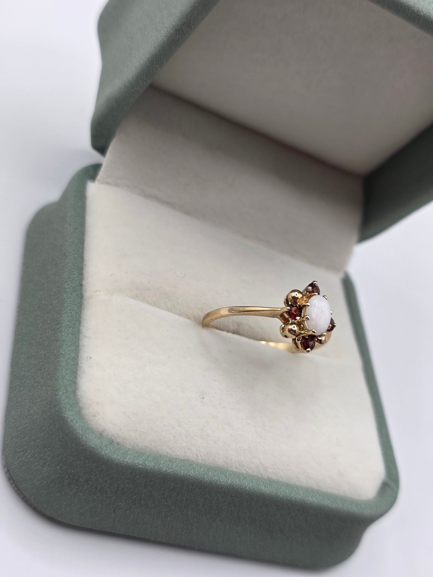 9ct gold opal and garnet ring