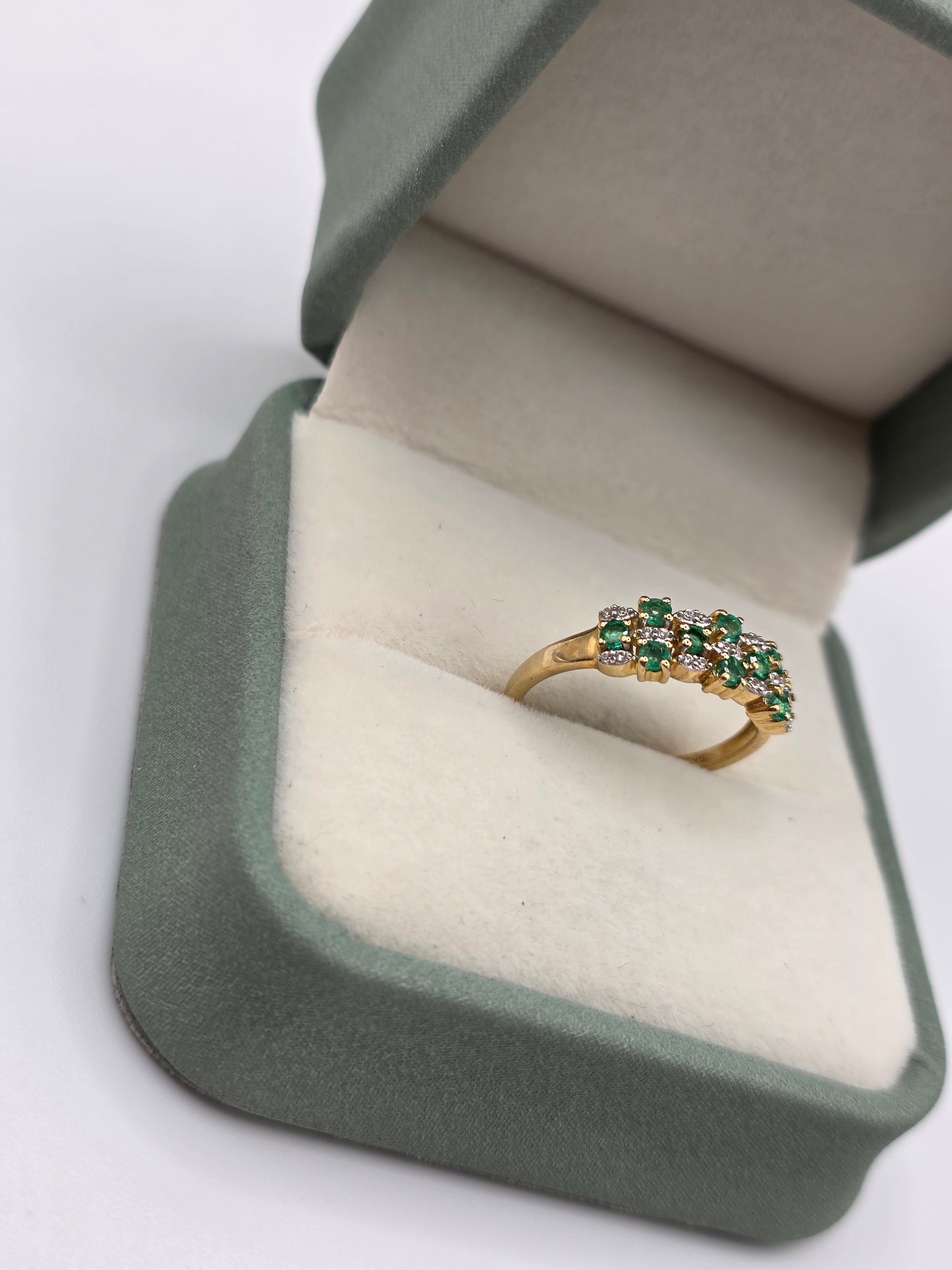 9ct gold green tourmaline and white topaz ring