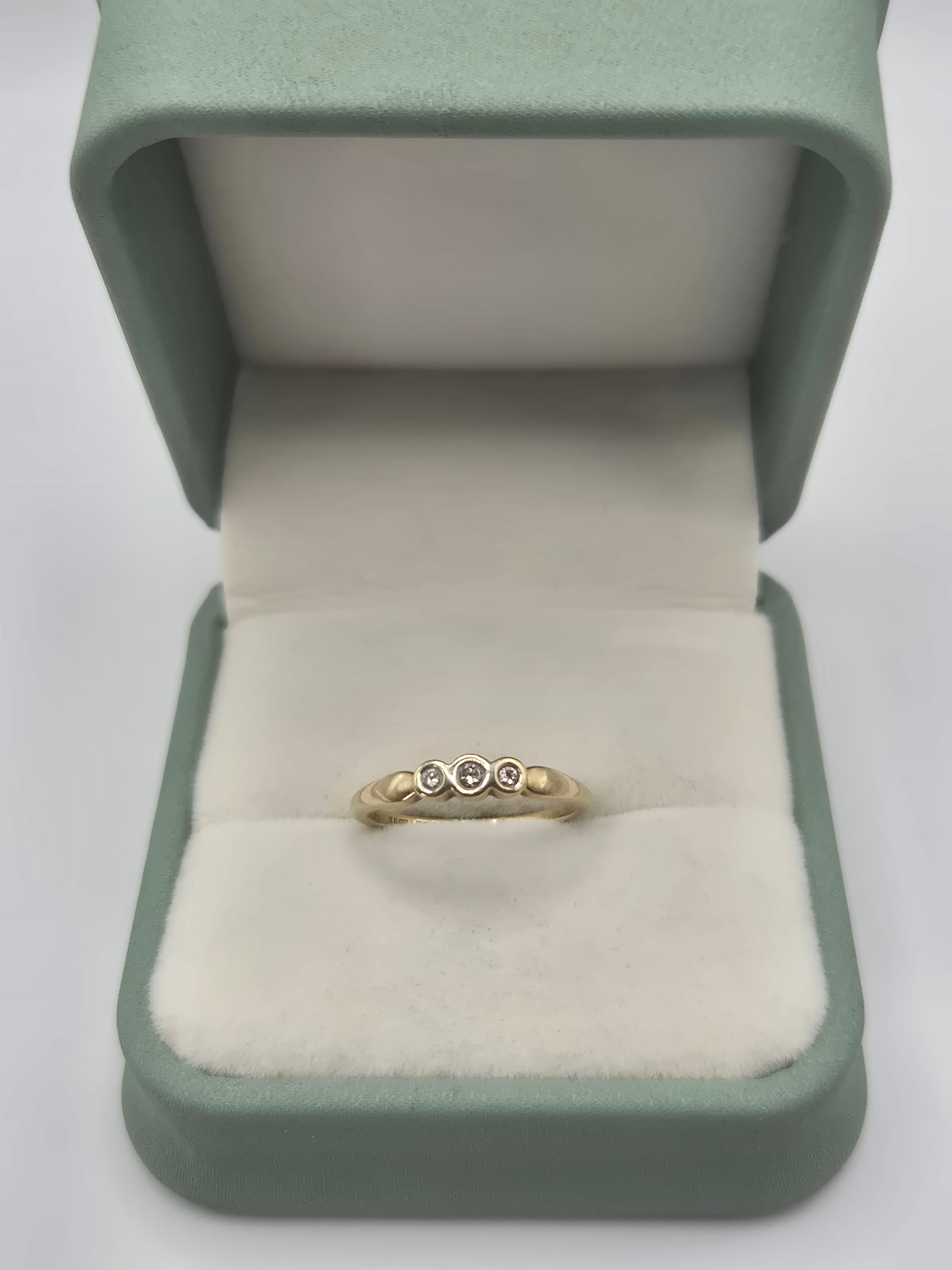 9ct gold diamond ring