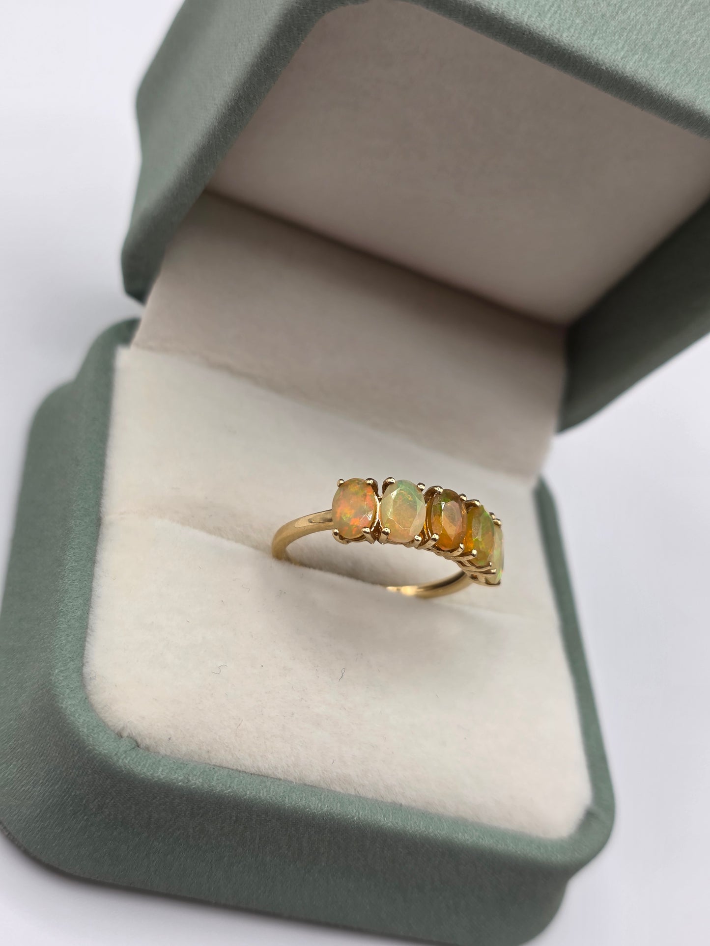 9ct gold opal ring