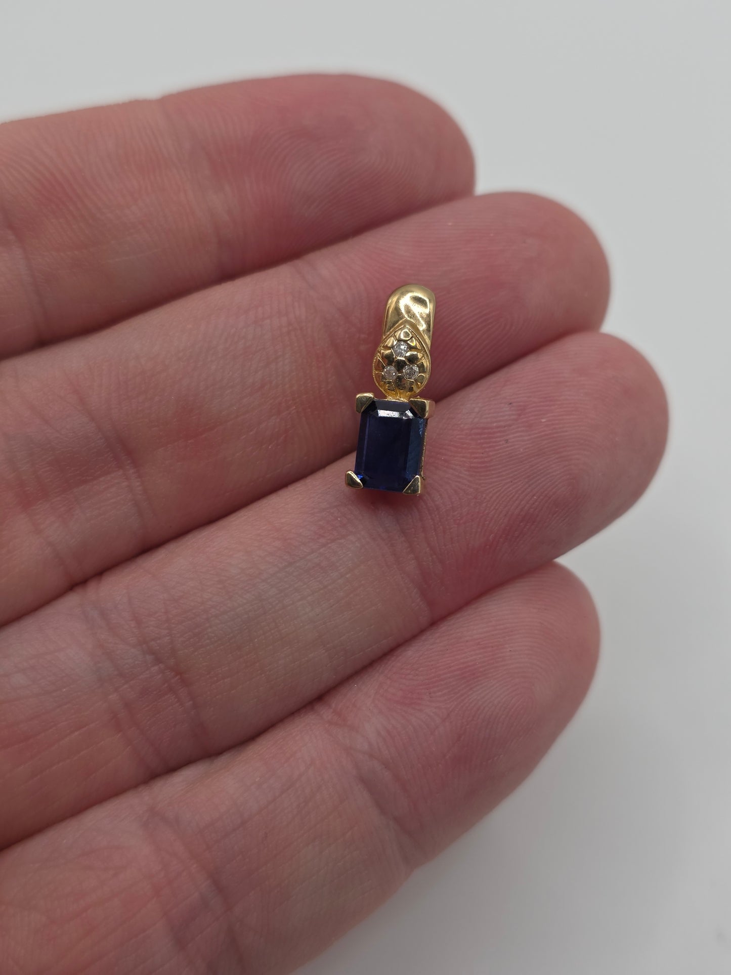 9ct gold kyanite and diamond pendant