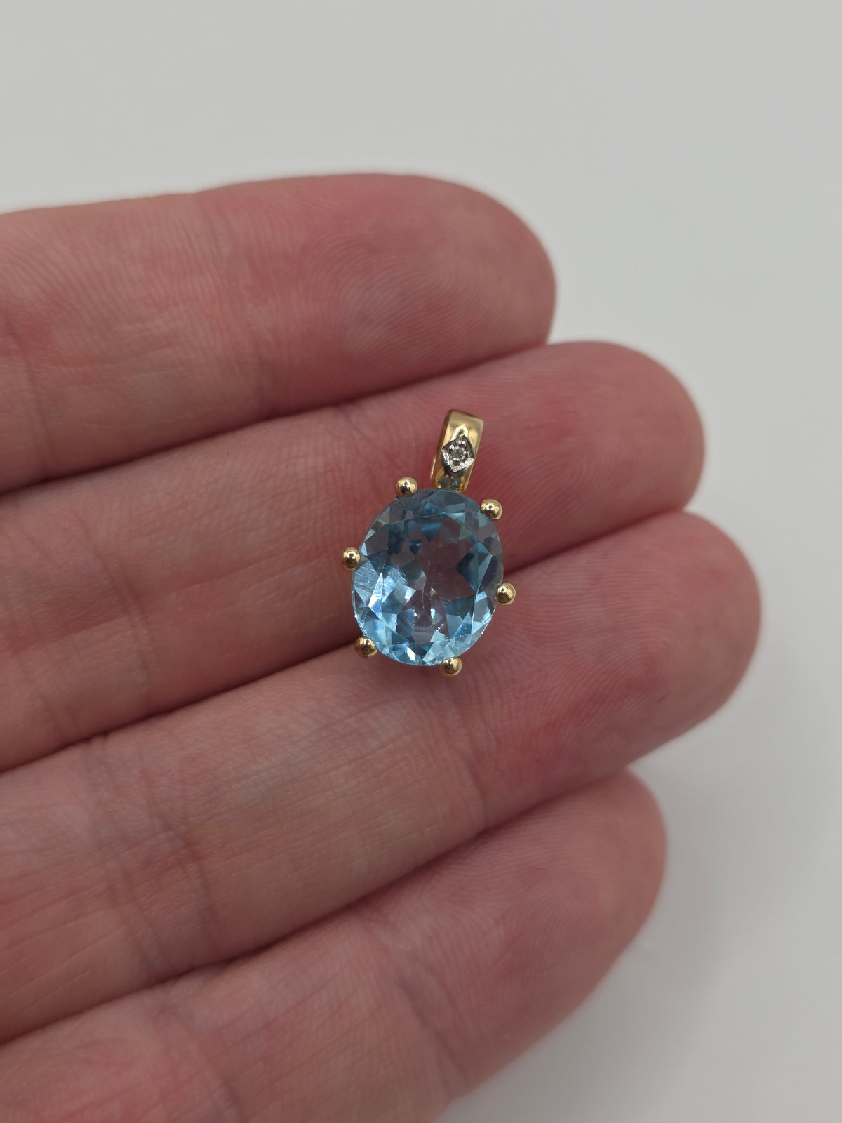 9ct gold topaz and diamond pendant