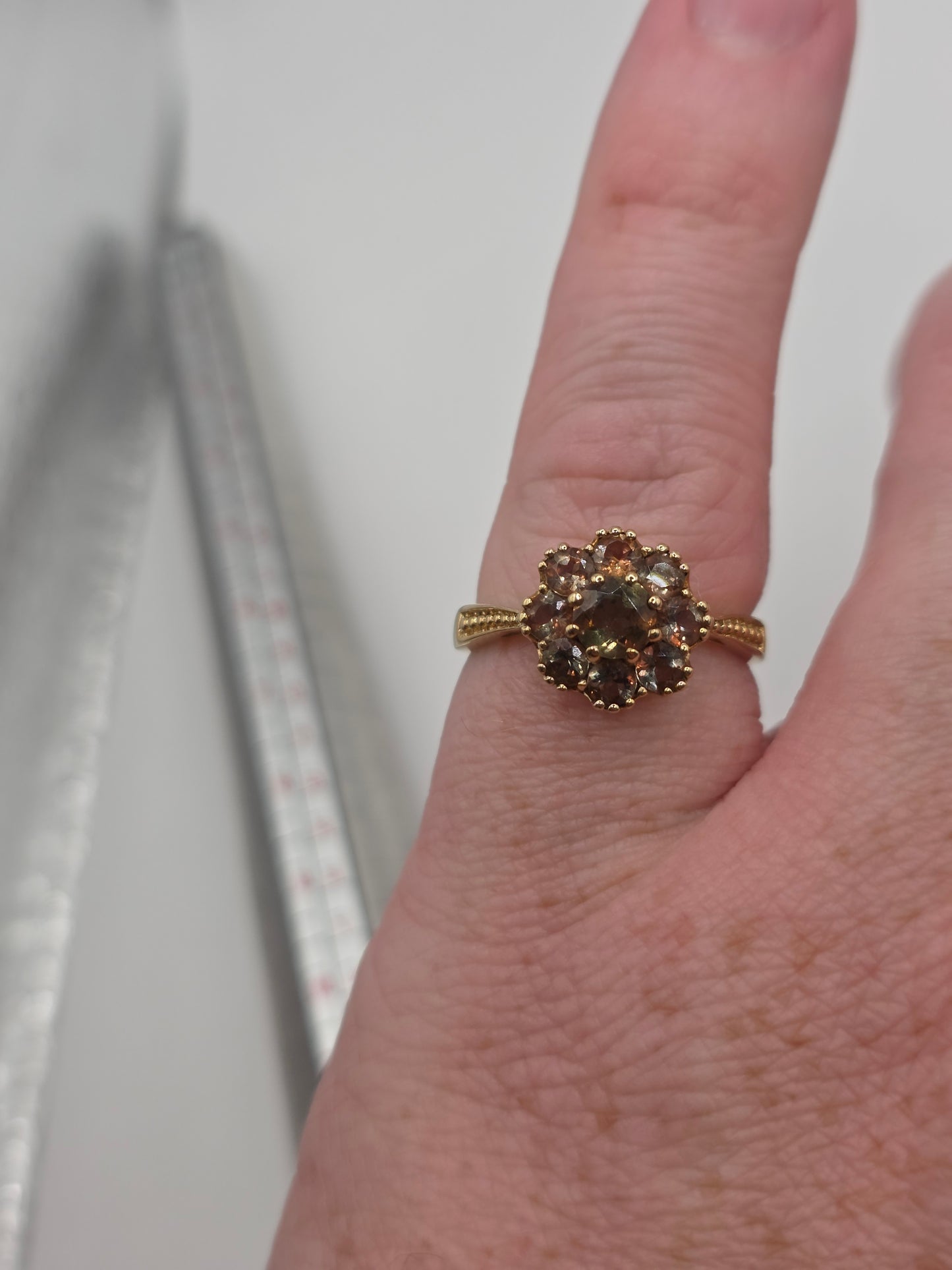 9ct gold quartz ring