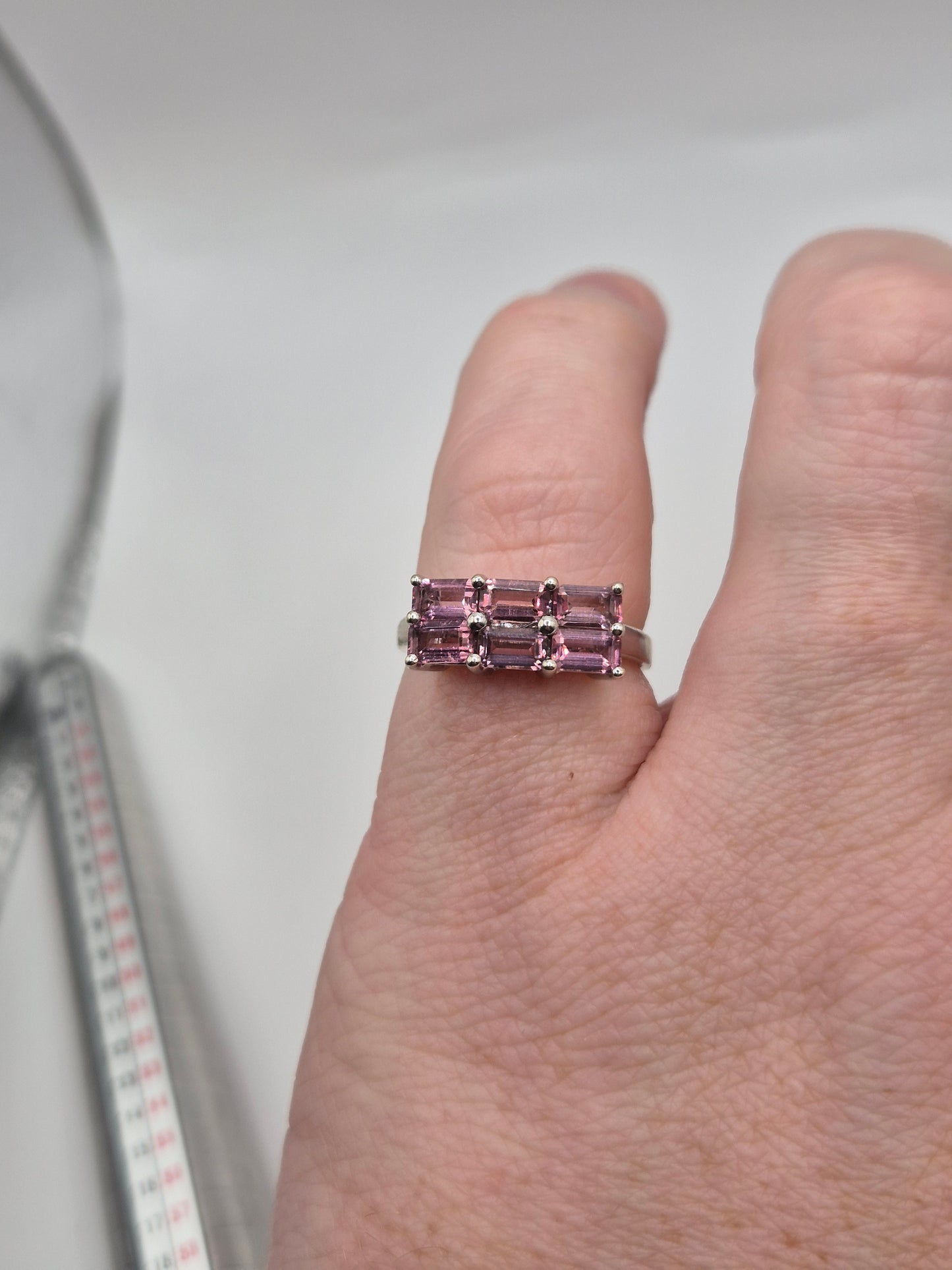 9ct white gold tourmaline ring