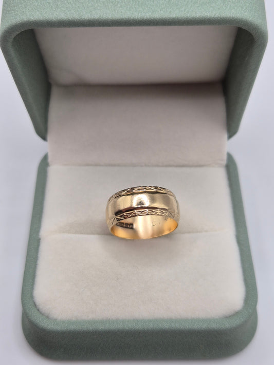 Heavy 9ct gold ring