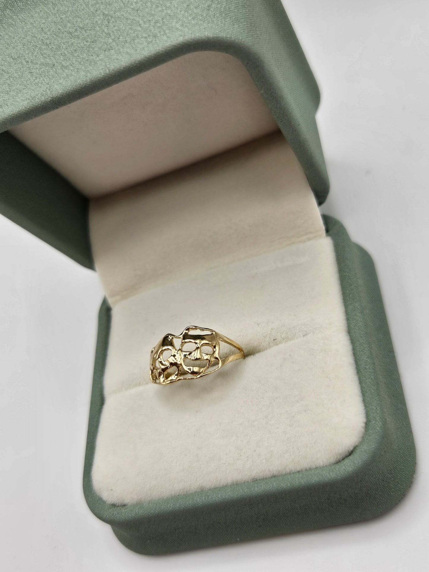 9ct gold ring