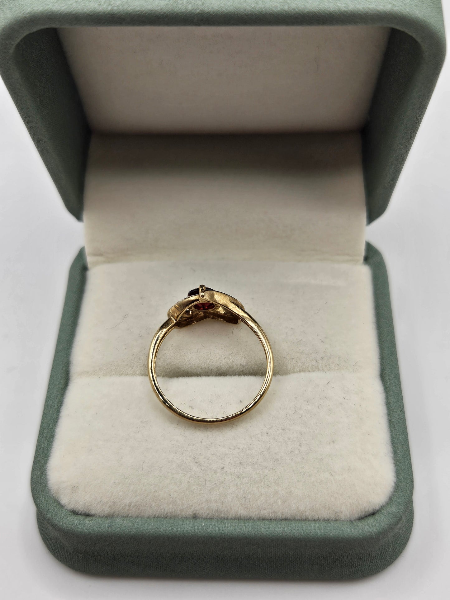 9ct gold garnet and diamond heart ring