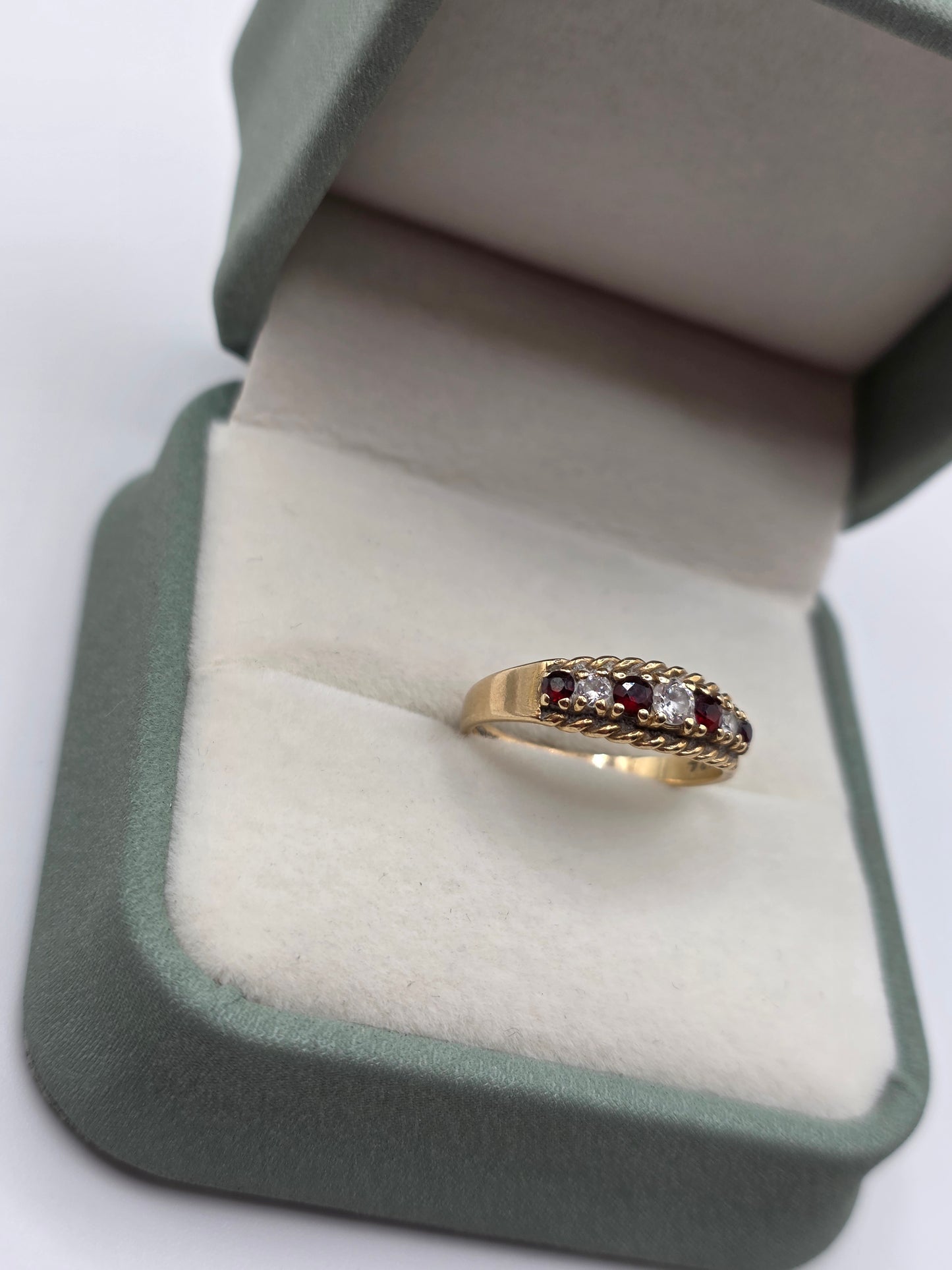 9ct gold garnet and cz ring
