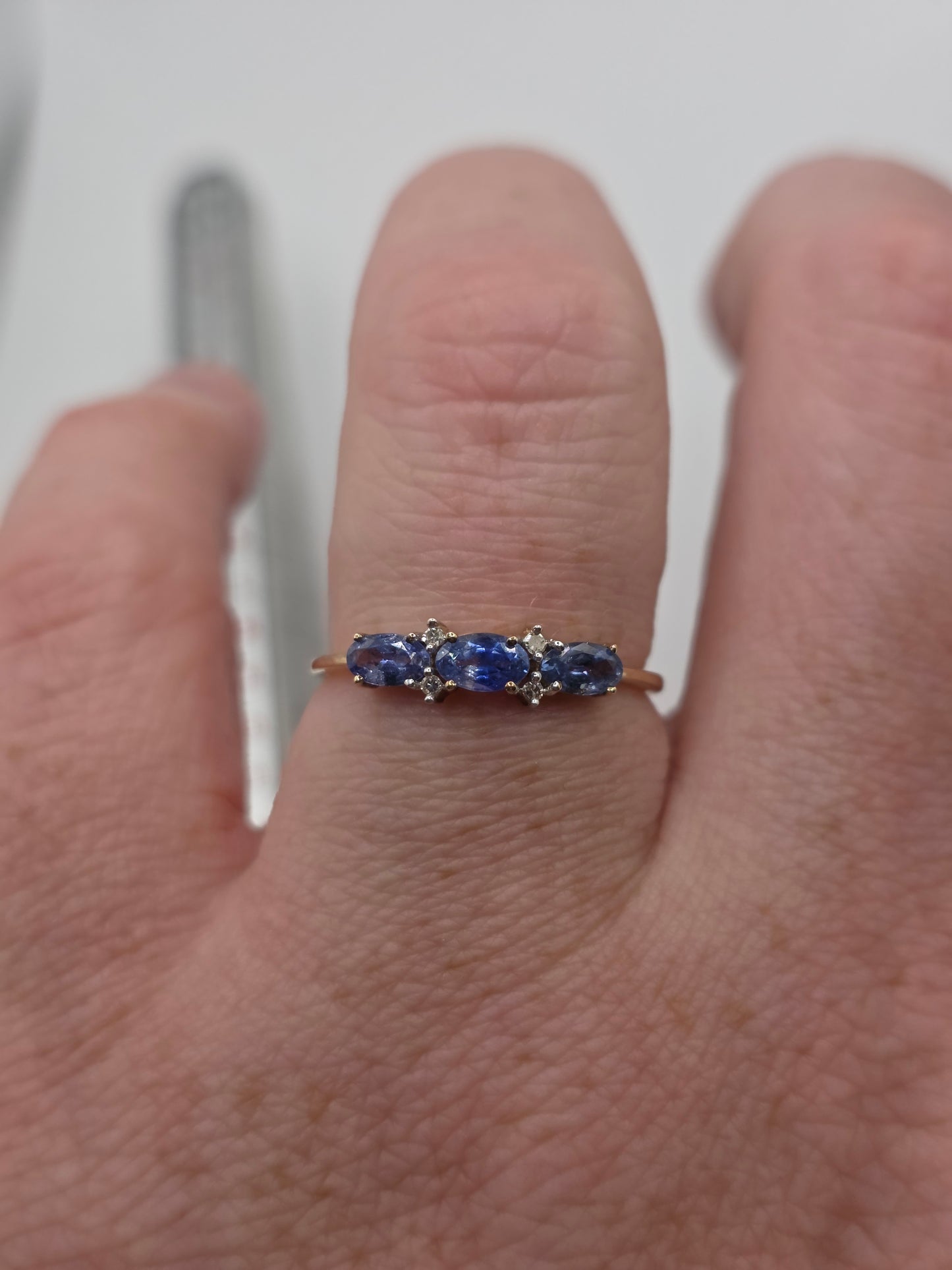 9ct gold sapphire and diamond ring