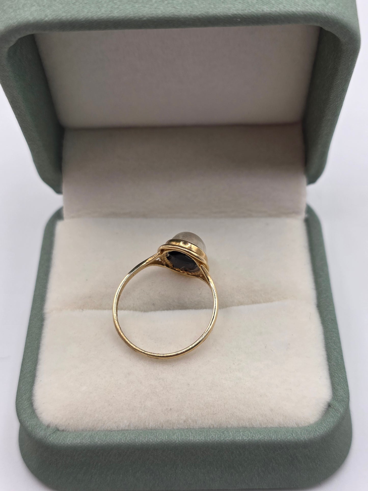 9ct gold rock crystal ring