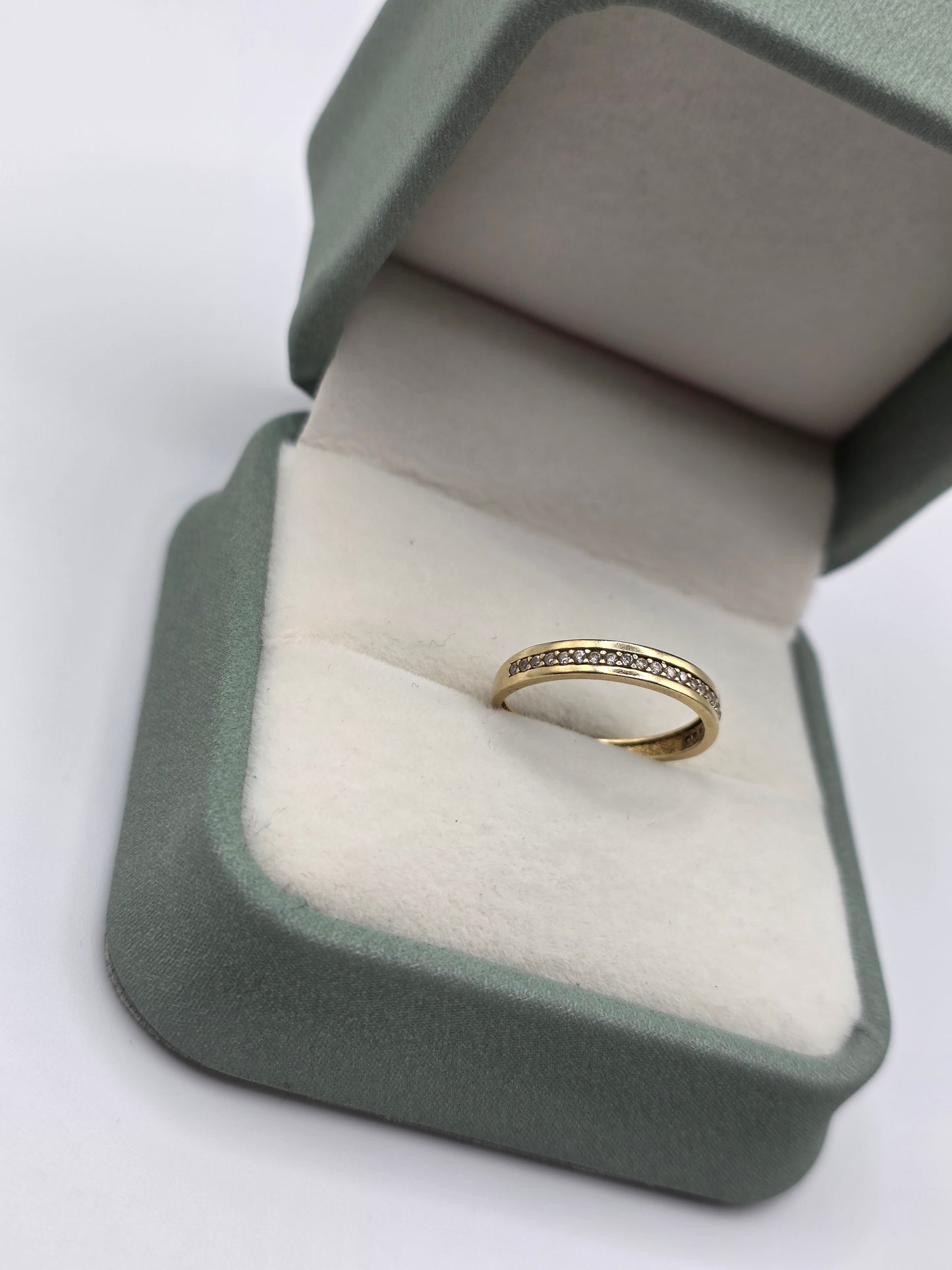 9ct gold cz ring