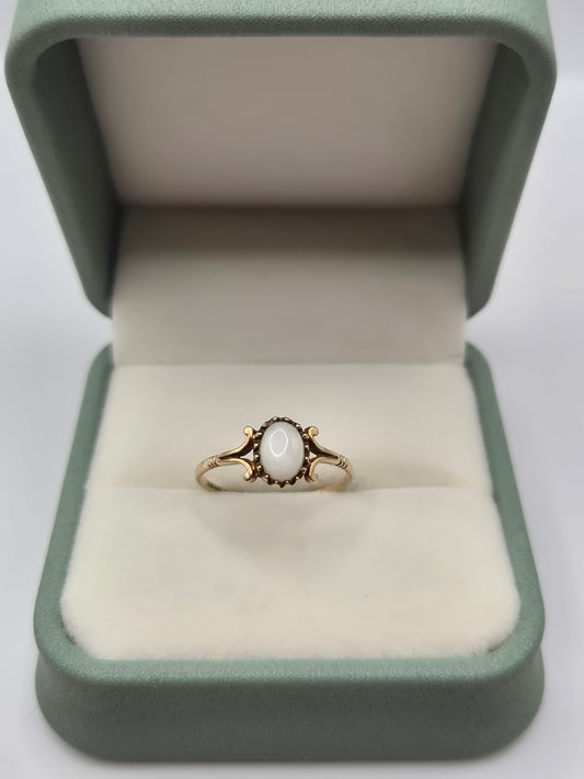 9ct gold opal ring
