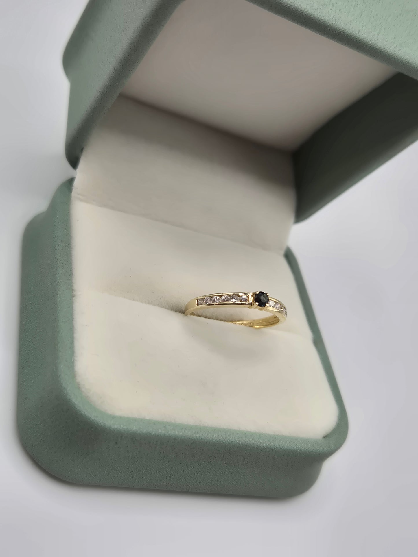 9ct gold sapphire and cz ring