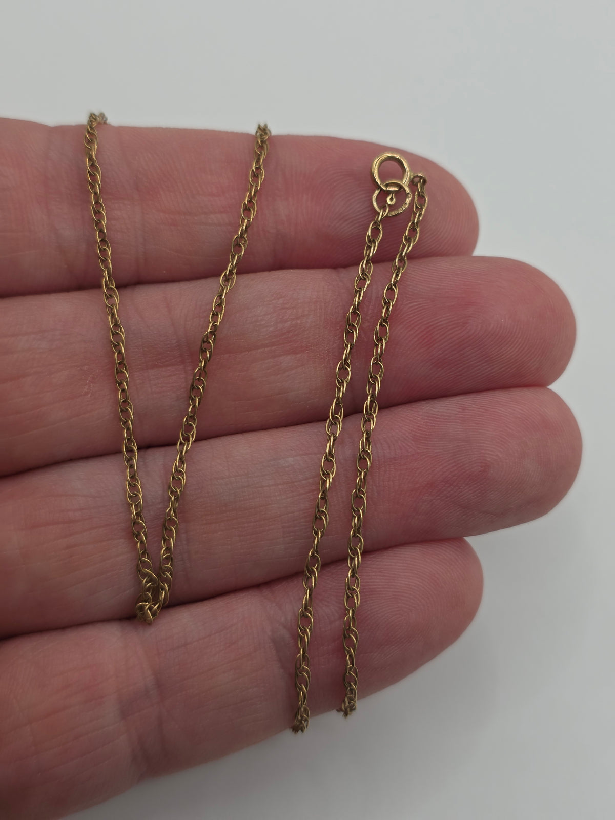 9ct gold chain (120)