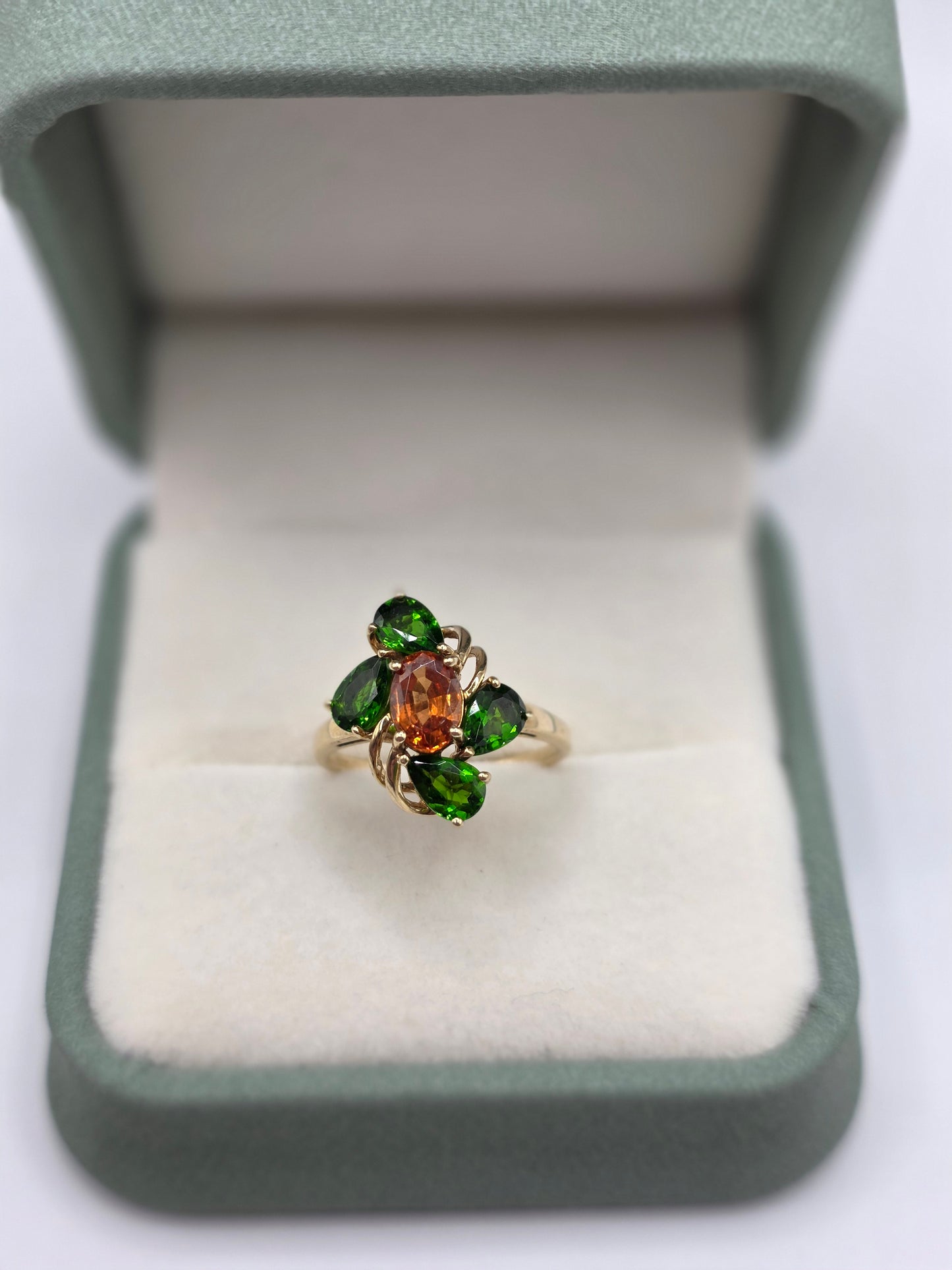 9ct gold citrine and diopside ring