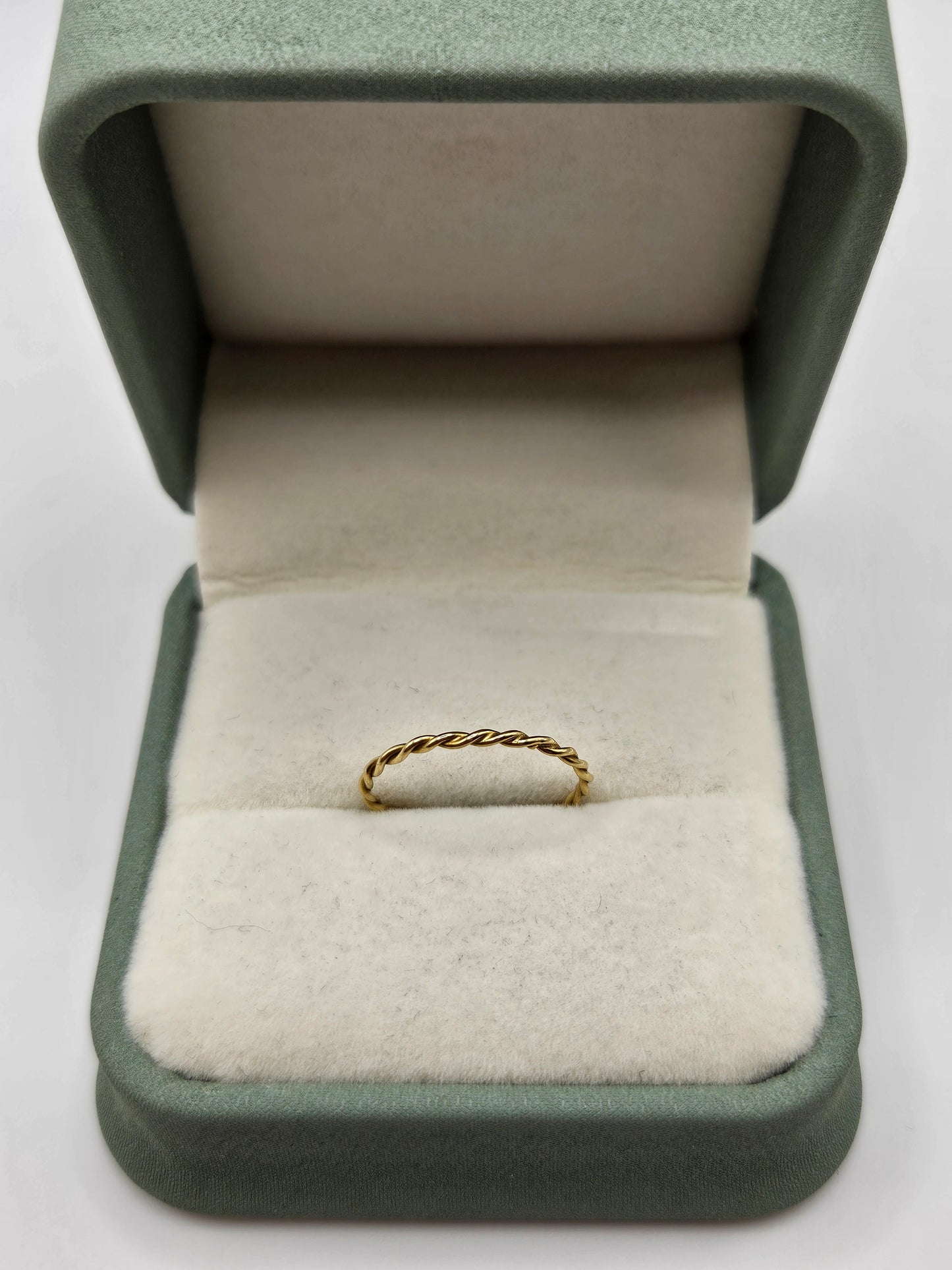 9ct gold ring