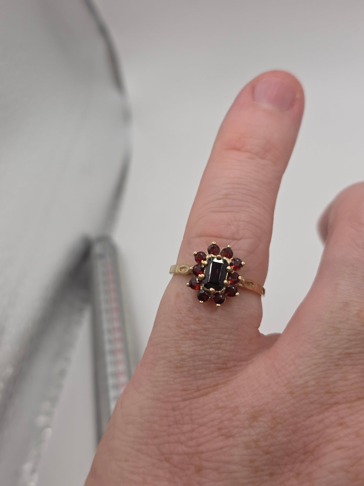9ct gold garnet cluster ring