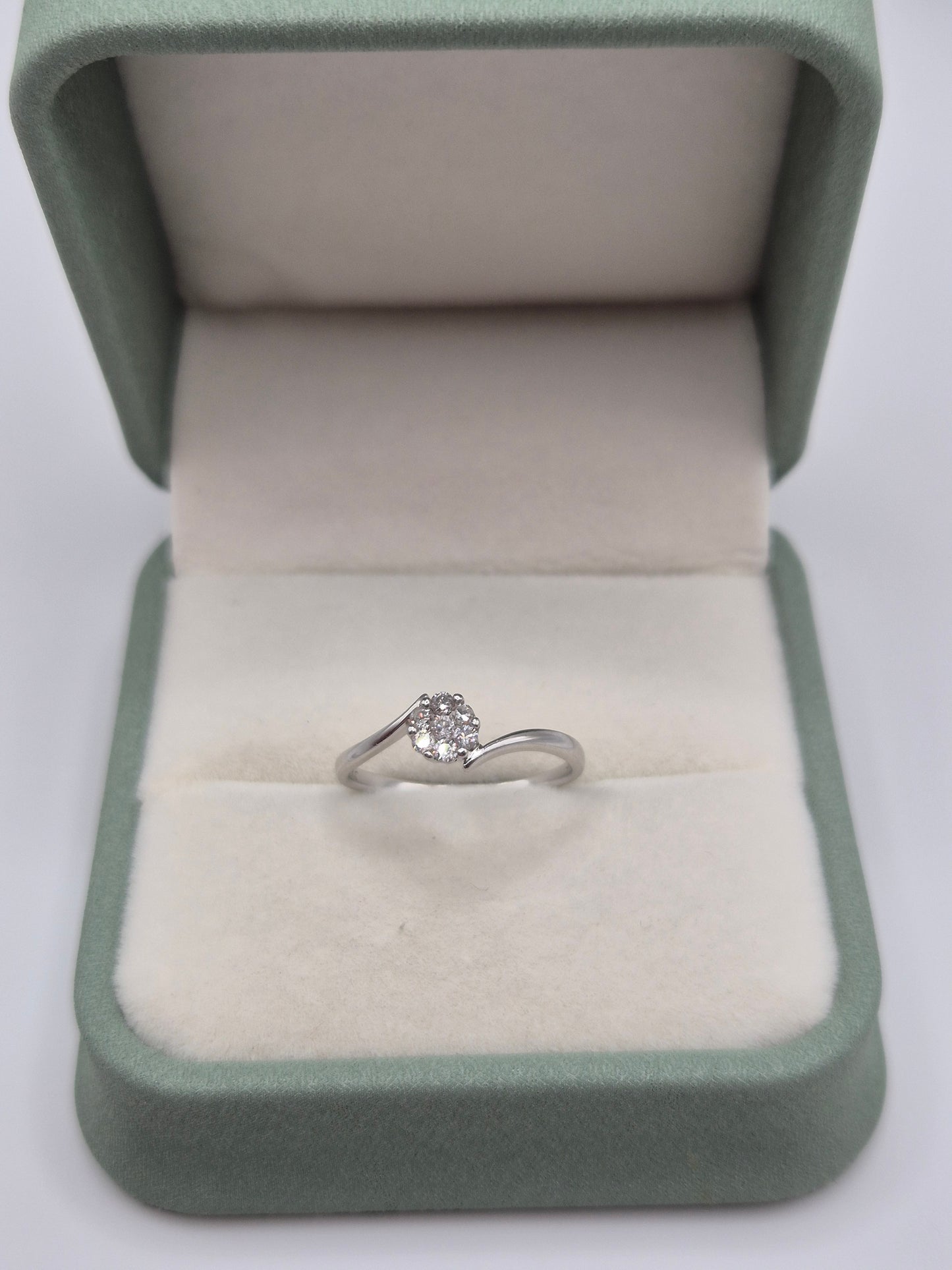 9ct white gold diamond cluster ring