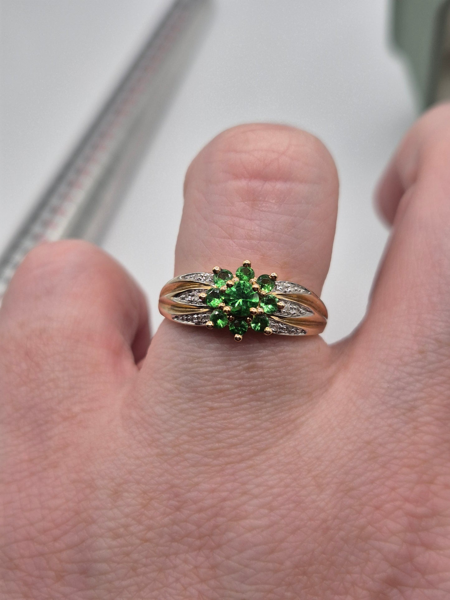9ct gold diopside and diamond ring