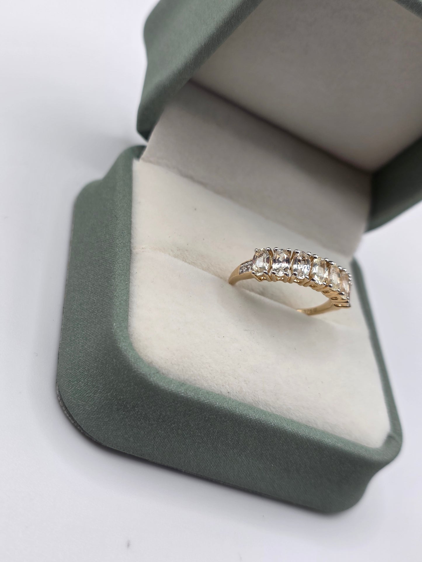 9ct gold white sapphire ring