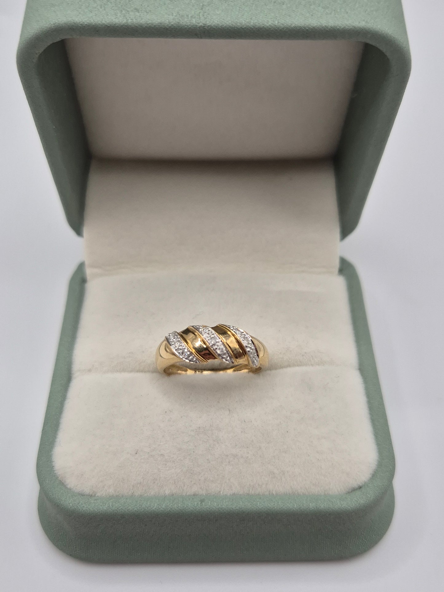 9ct gold cz croissant style ring