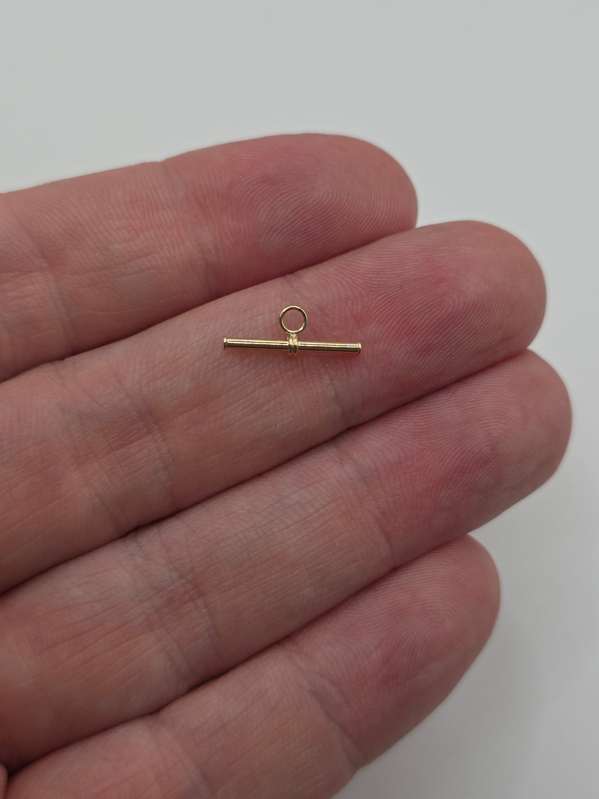 9ct gold T-bar charm