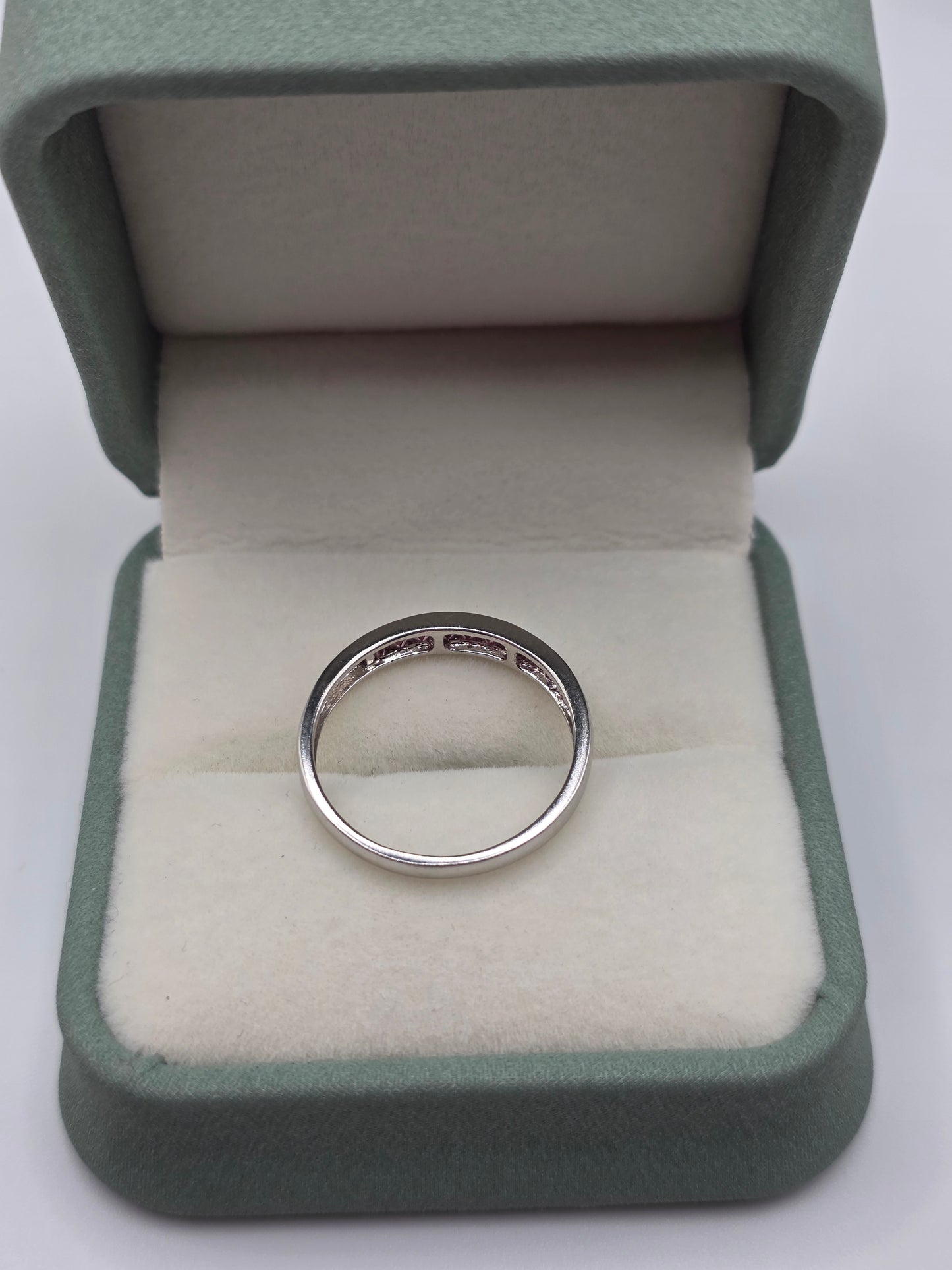 9ct white gold pink tourmaline ring