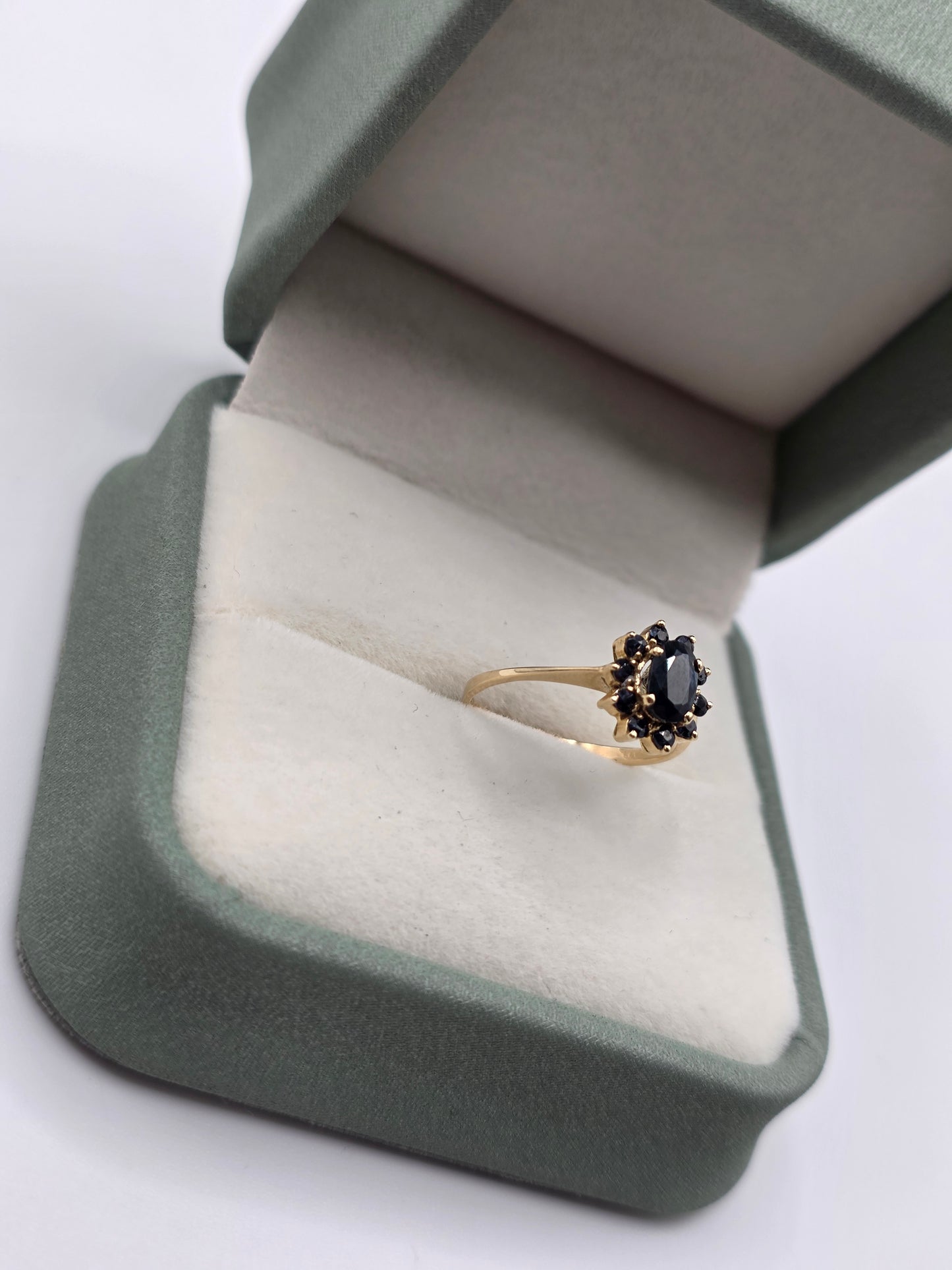 9ct gold sapphire ring