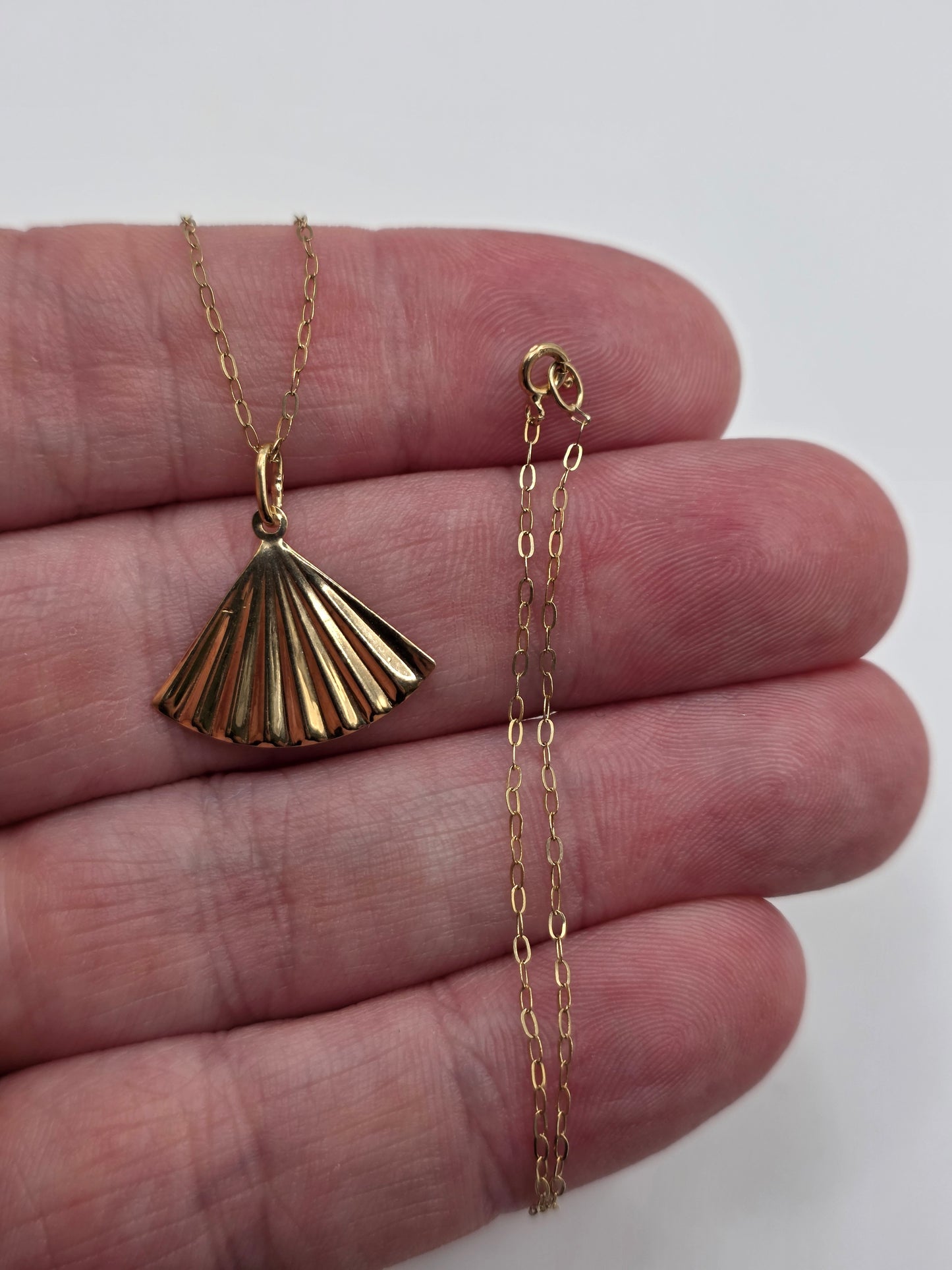 9ct gold necklace