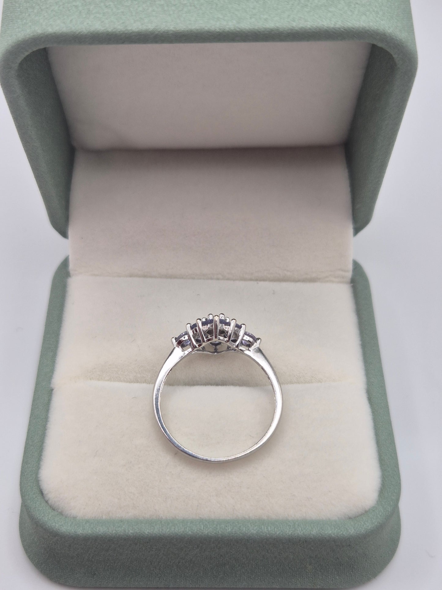 9ct white gold tanzanite ring