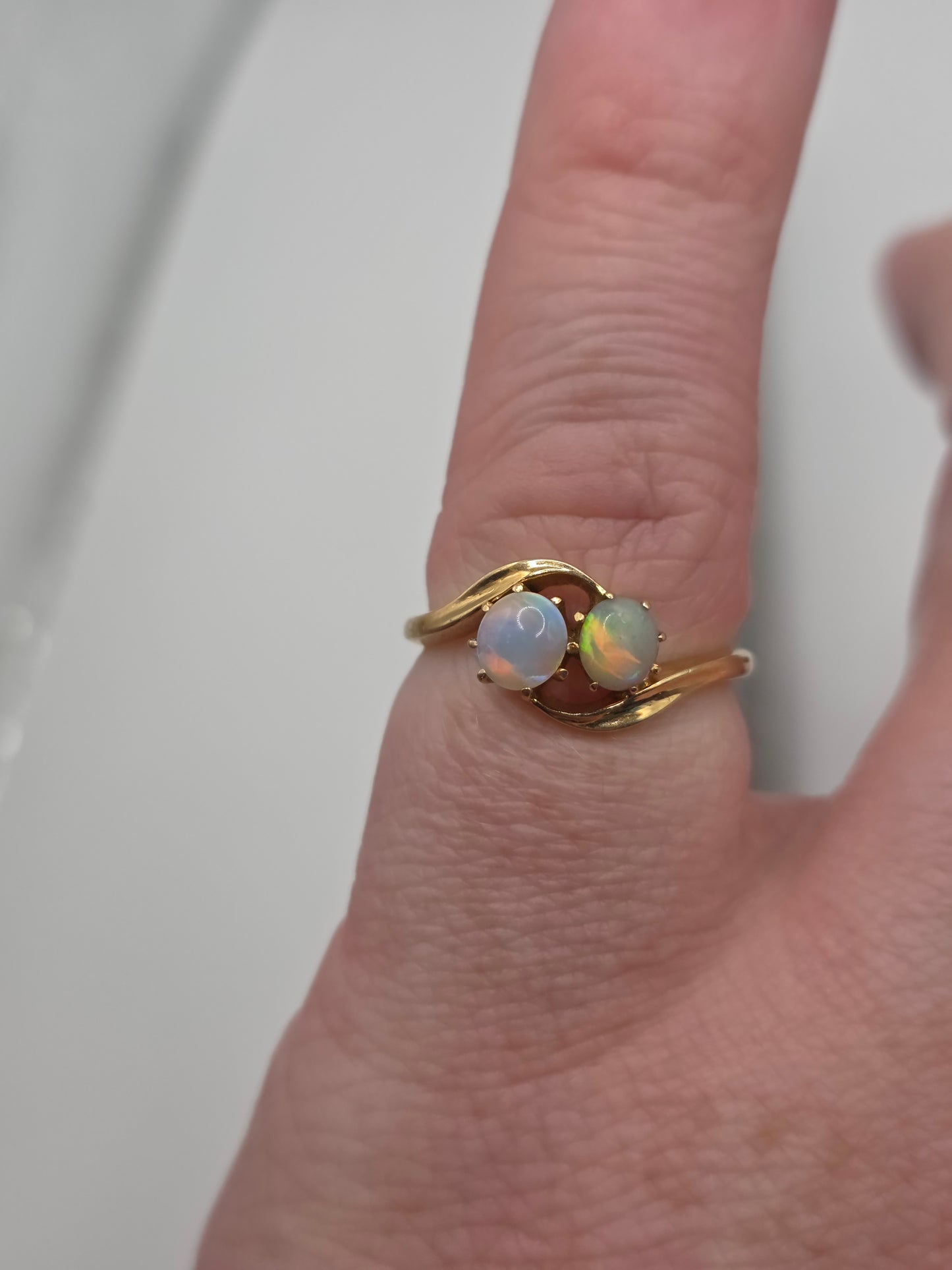 18ct gold opal ring