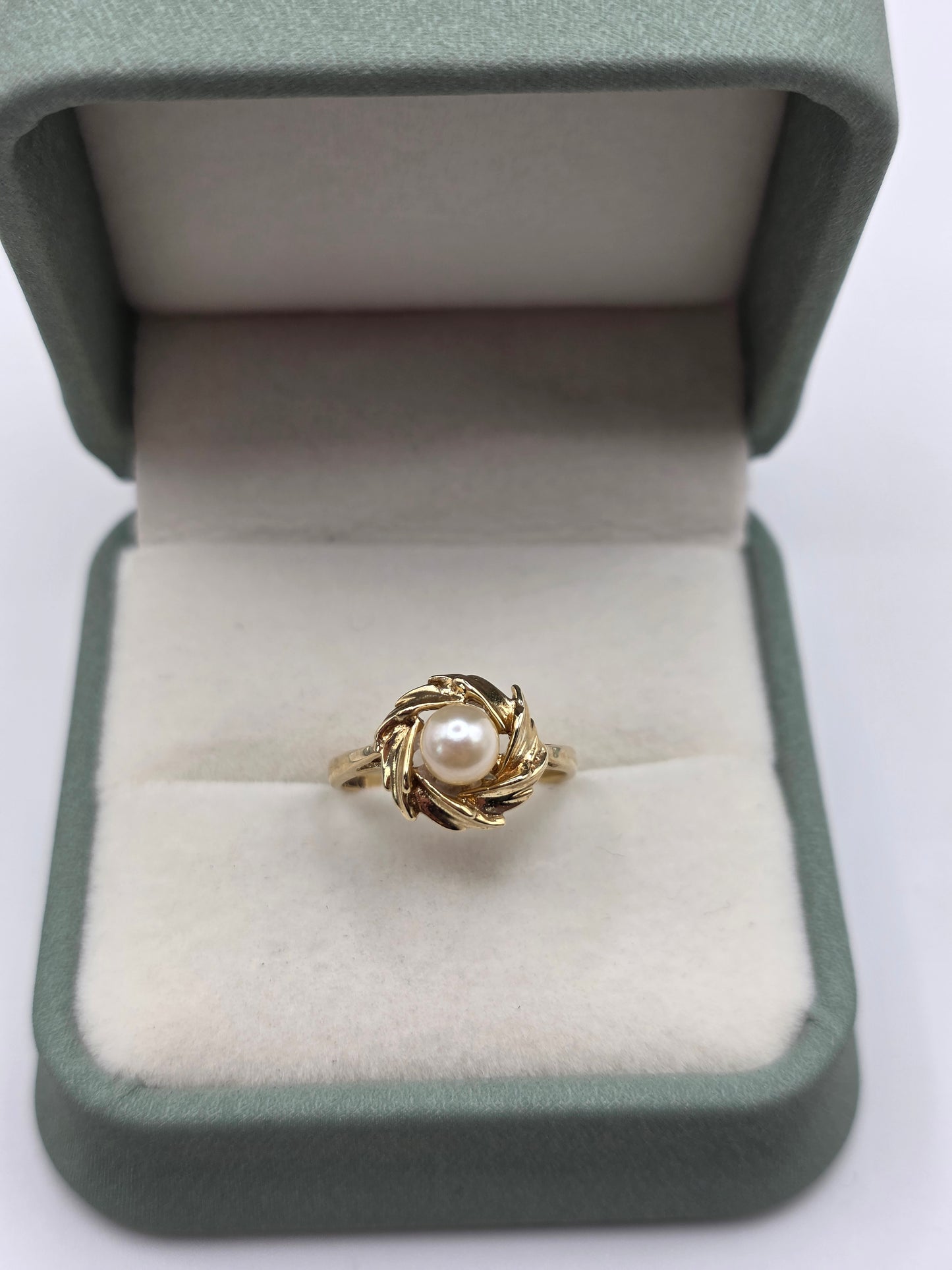 9ct gold pearl ring