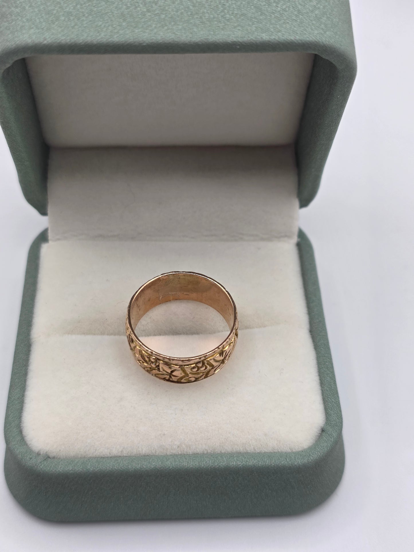 9ct gold patterned band ring