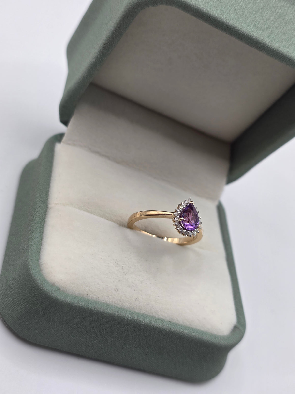 9ct gold amethyst and diamond ring