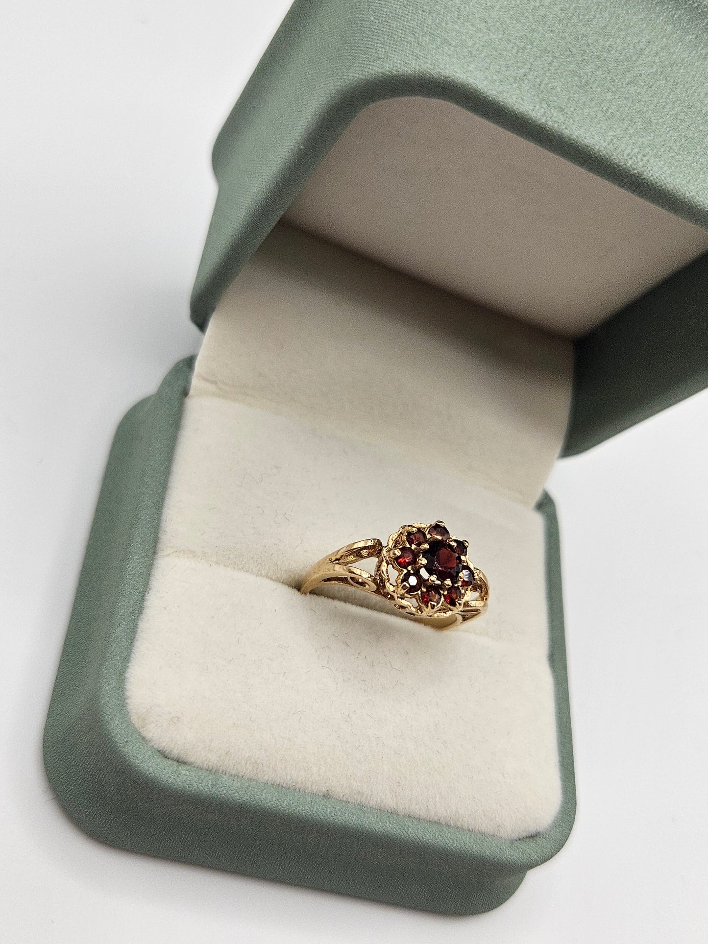 9ct gold garnet cluster ring