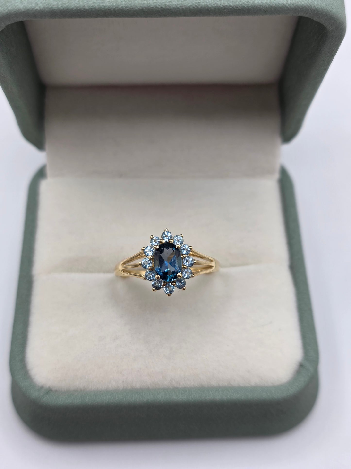 9ct gold topaz cluster ring