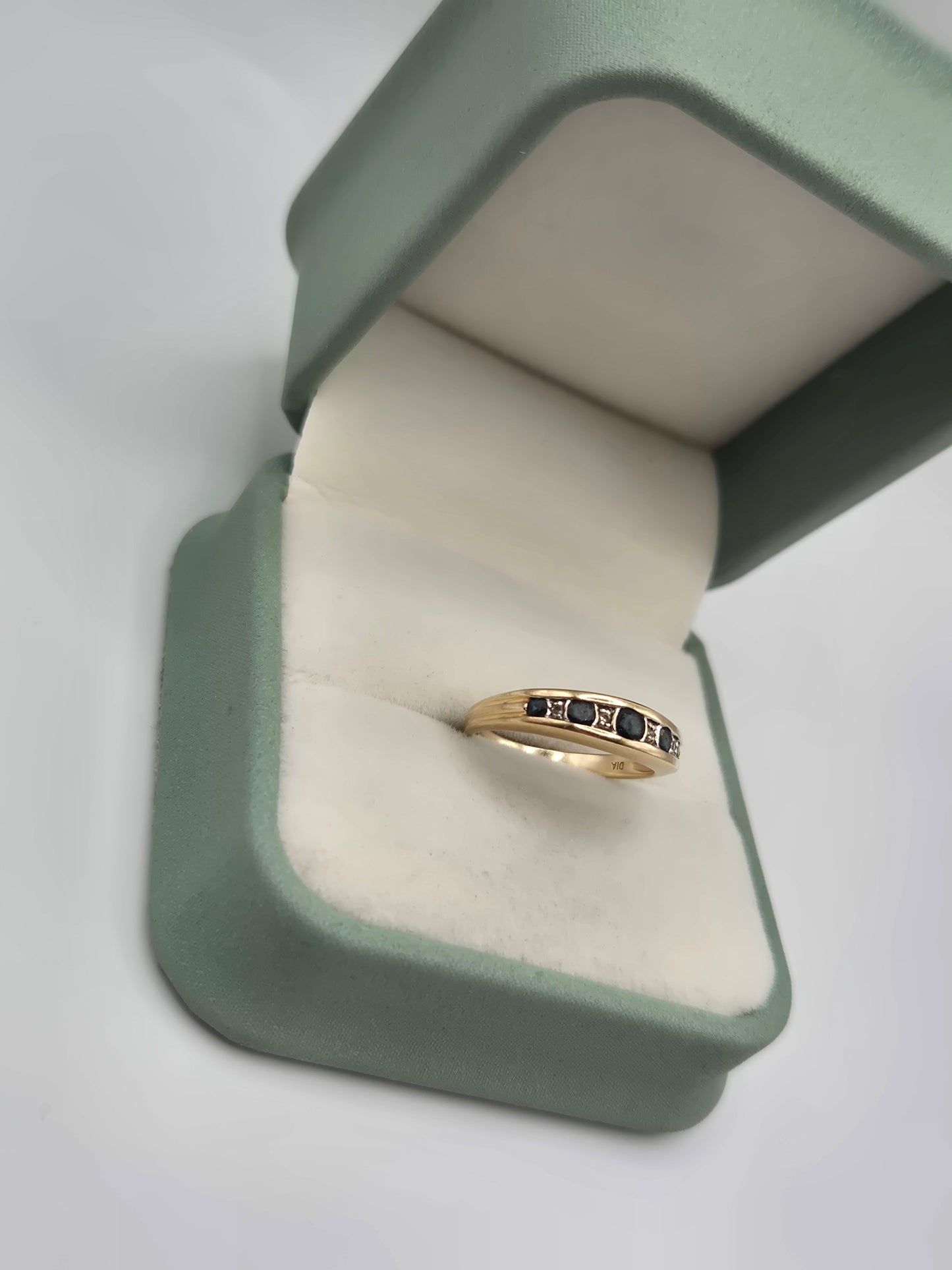 9ct gold sapphire and diamond ring