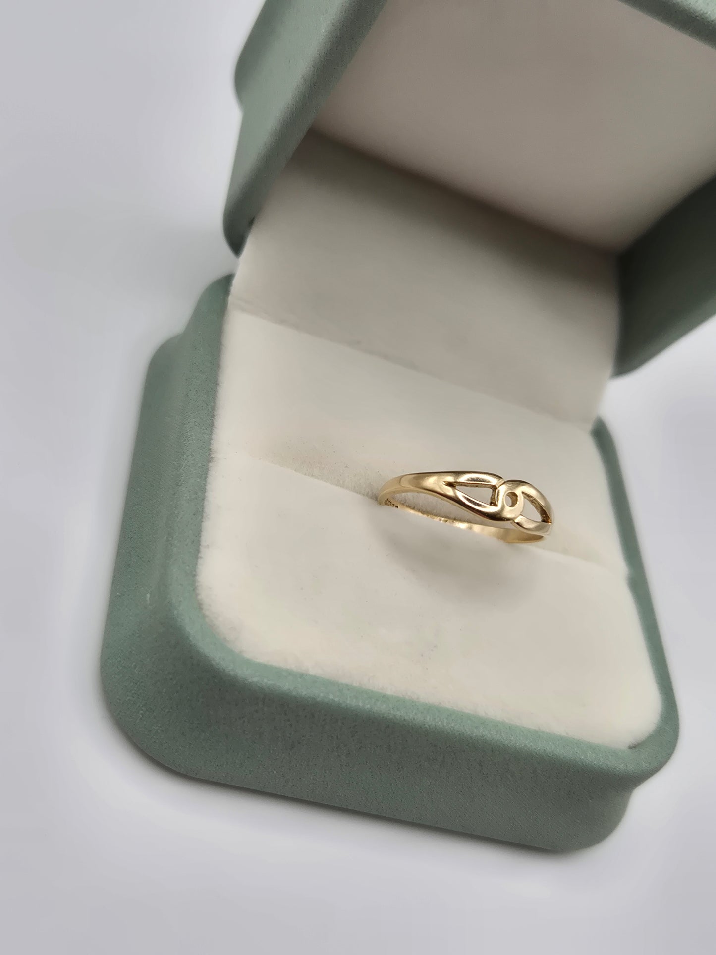 9ct gold ring