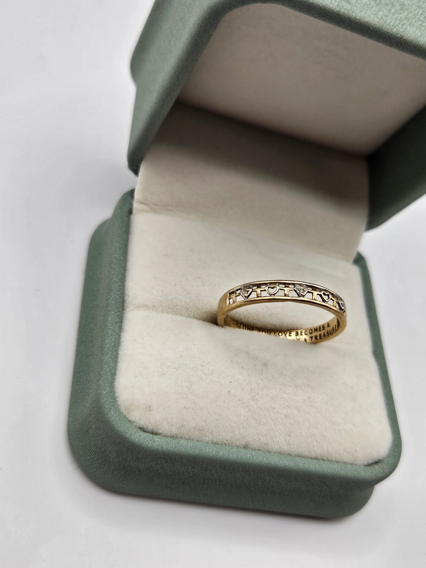 9ct gold enscribed ring