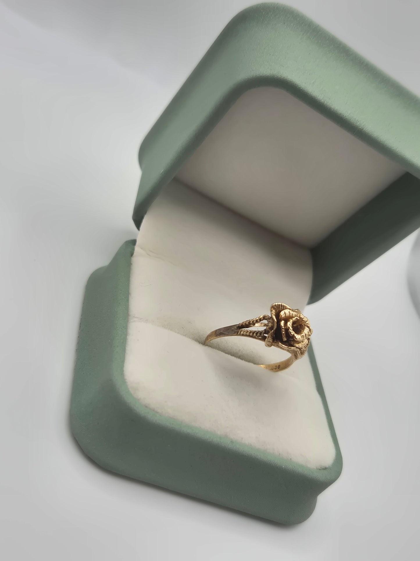 9ct gold rose ring