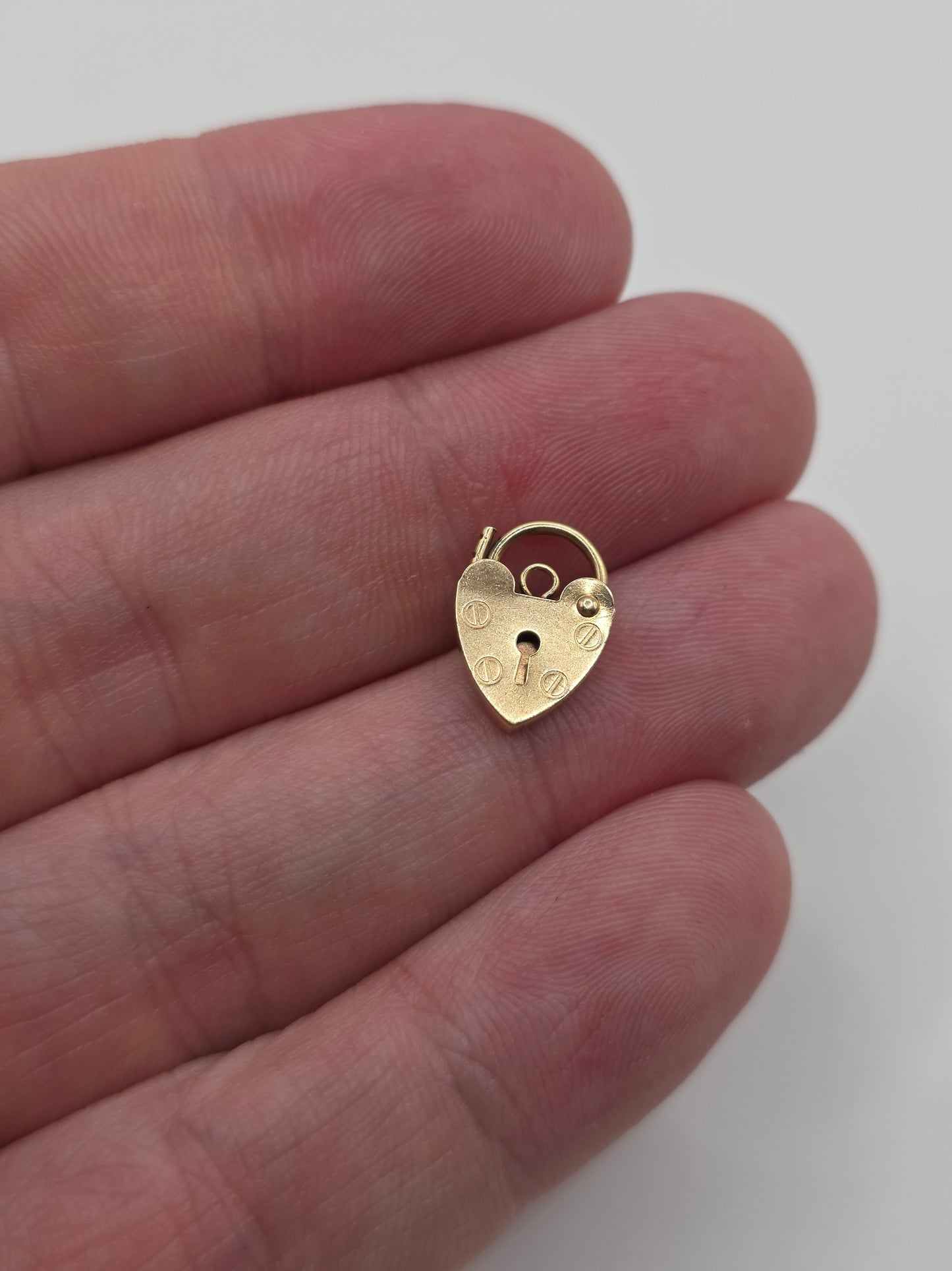 9ct gold padlock 64