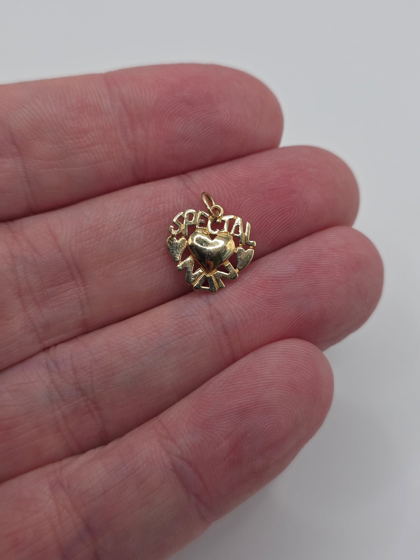 9ct gold special nan pendant