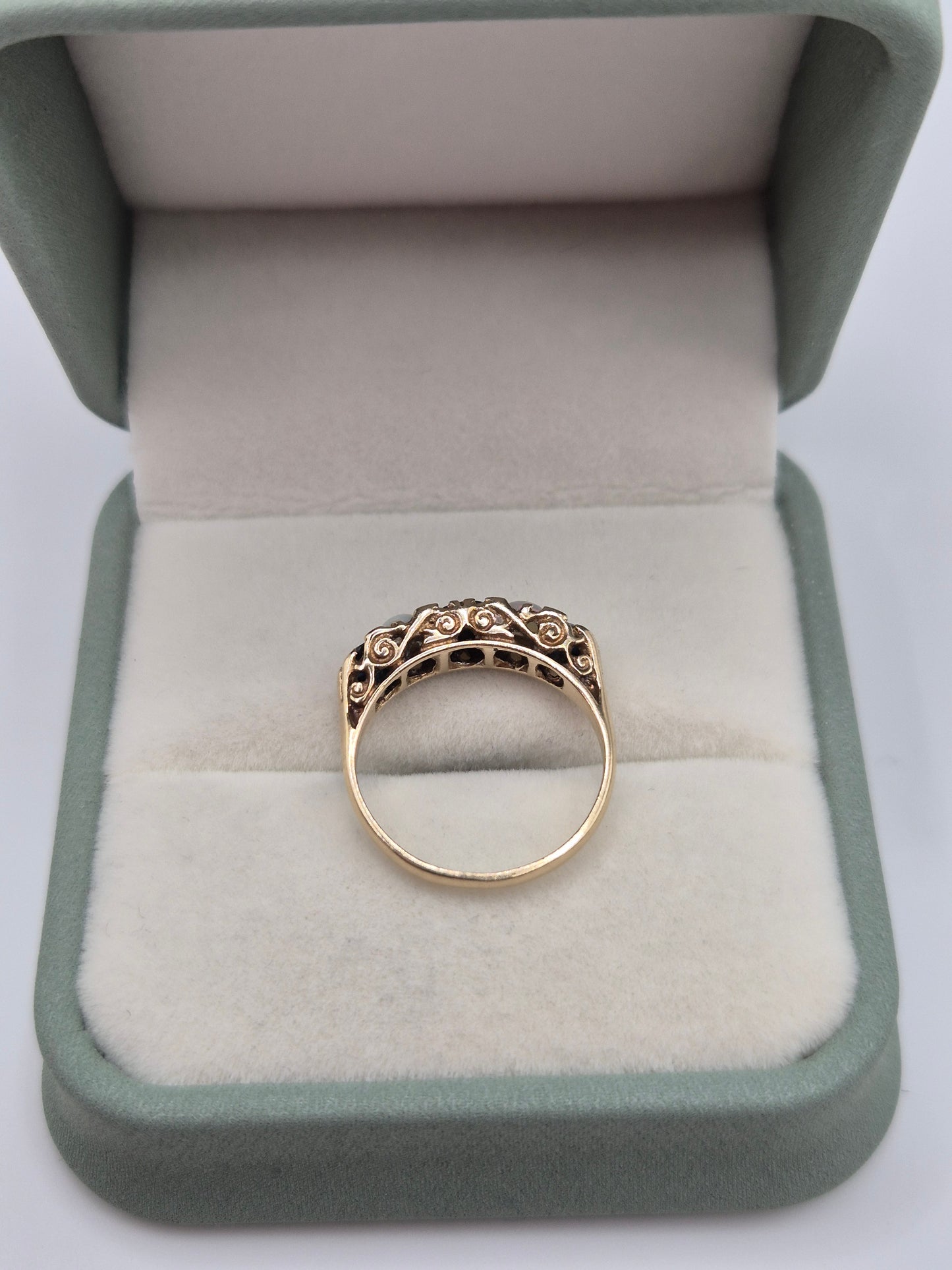 9ct gold sapphire and opal ring