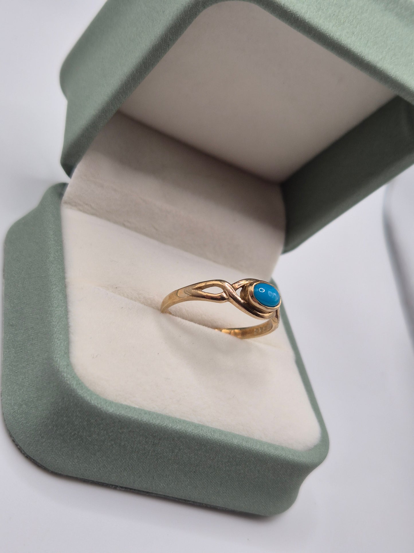 9ct gold turquoise ring