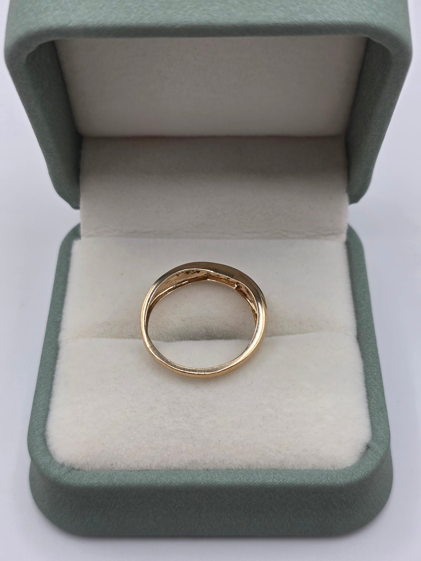 9ct gold diamond ring