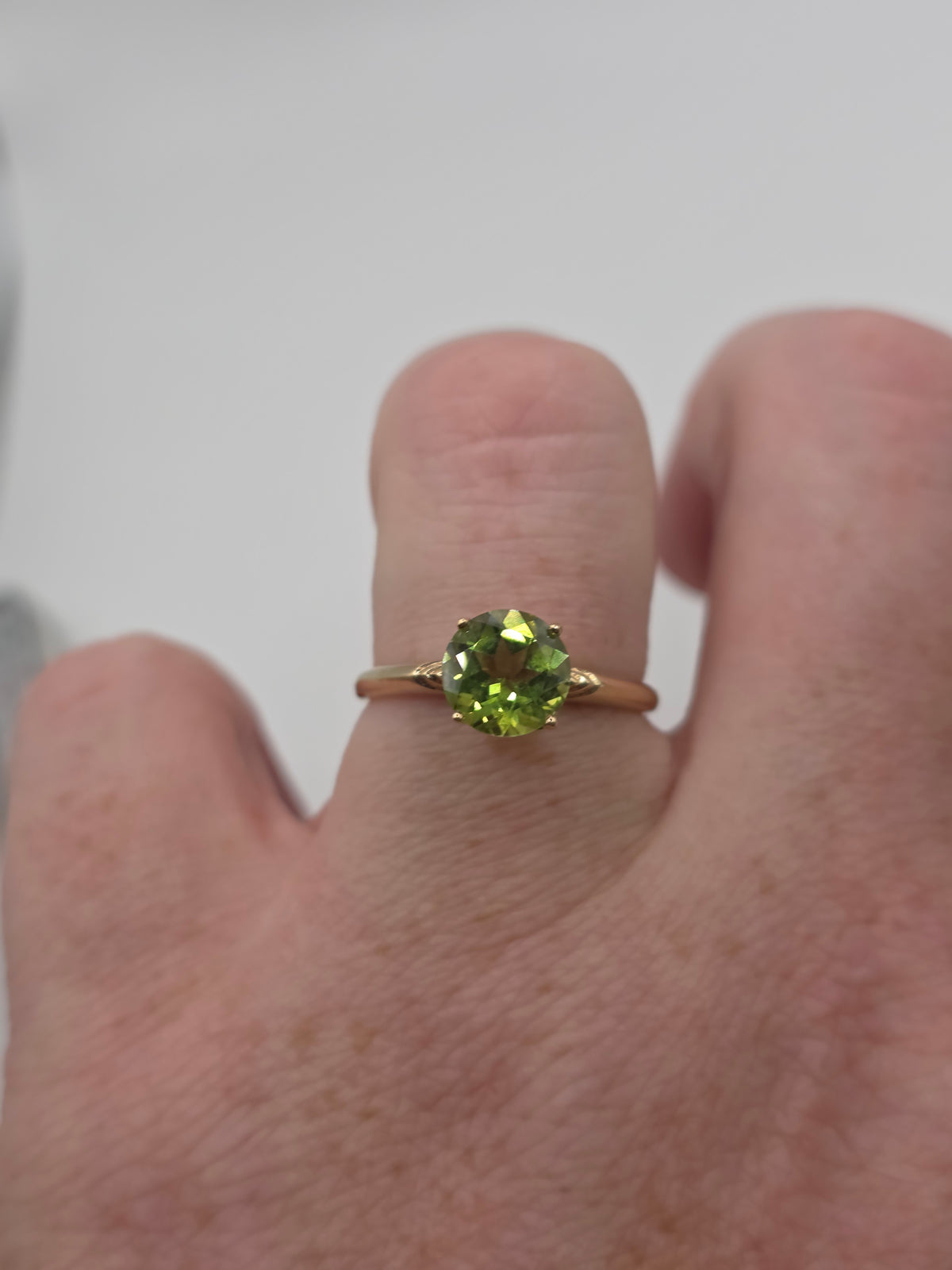 9ct gold green topaz ring
